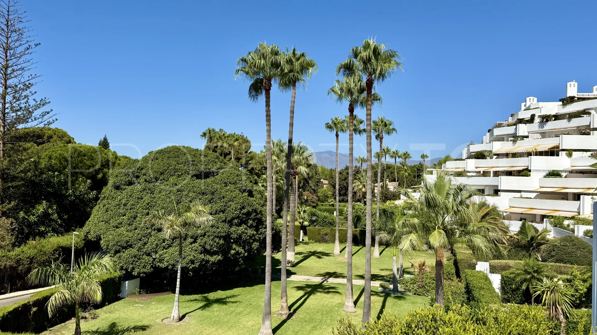 For sale Guadalmina Baja apartment with 4 bedrooms