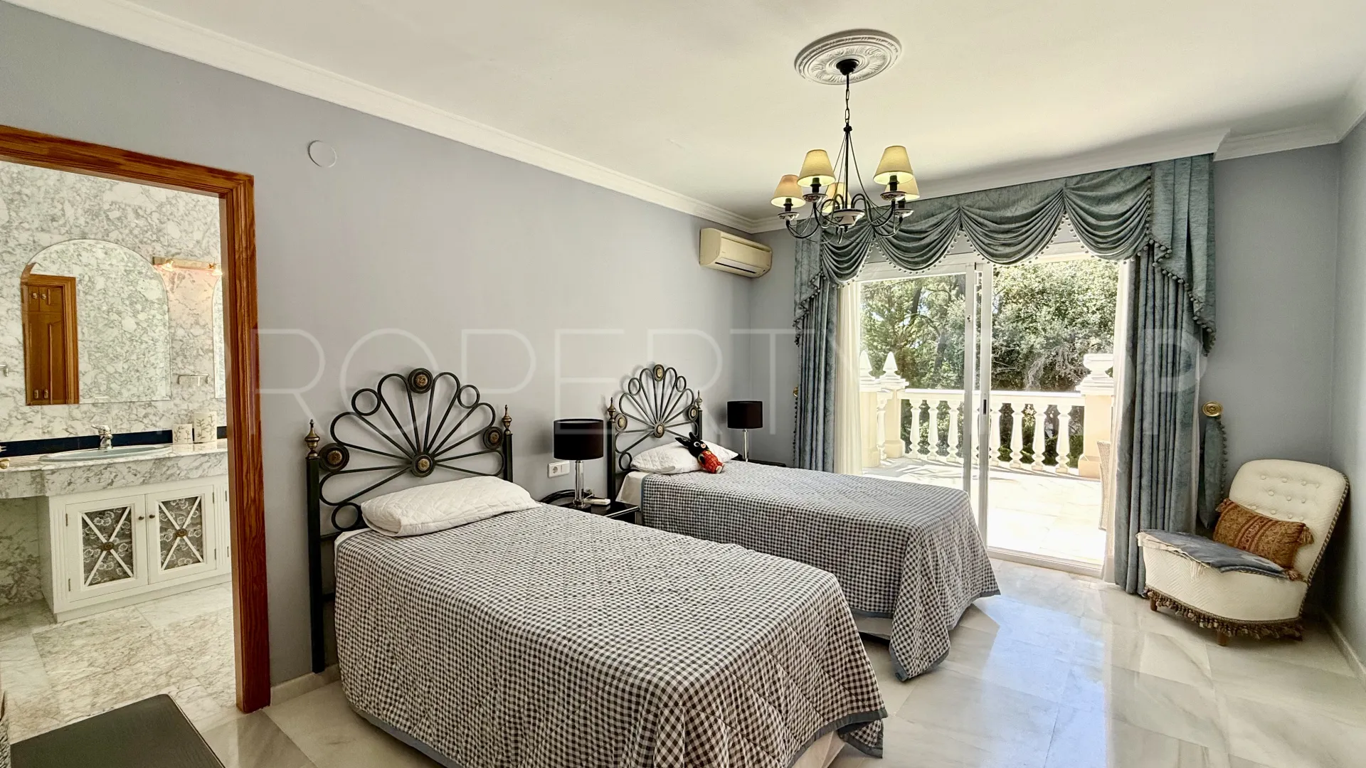 For sale villa with 5 bedrooms in El Presidente