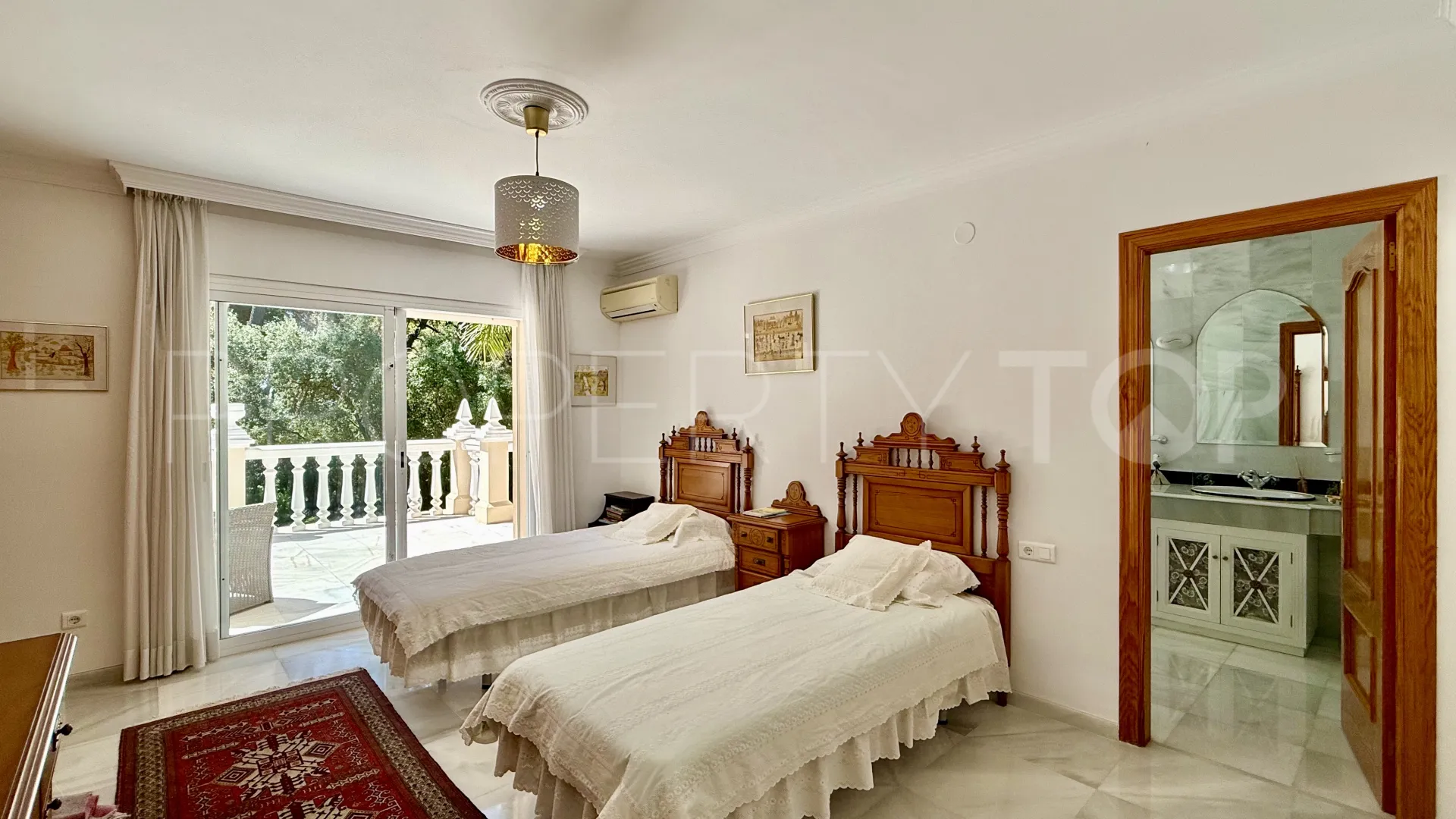 For sale villa with 5 bedrooms in El Presidente