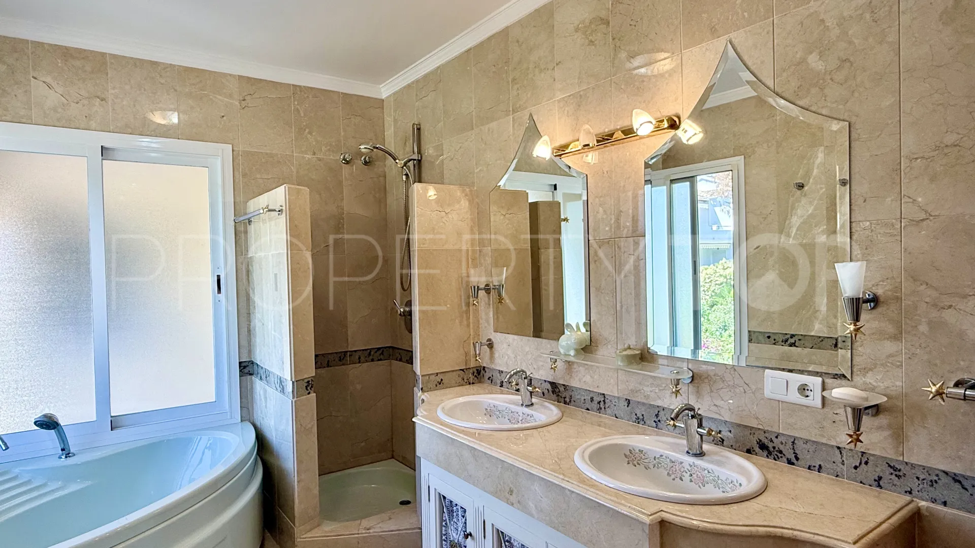 For sale villa with 5 bedrooms in El Presidente