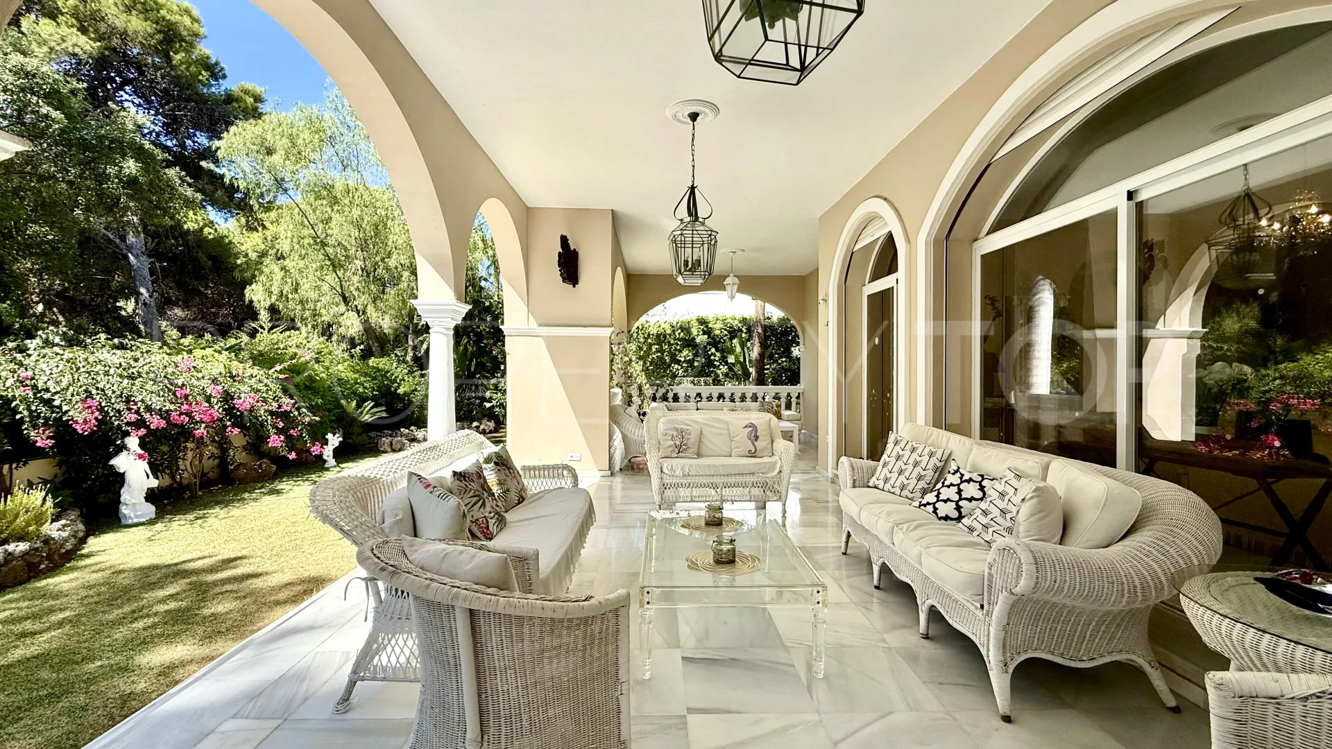 For sale villa with 5 bedrooms in El Presidente