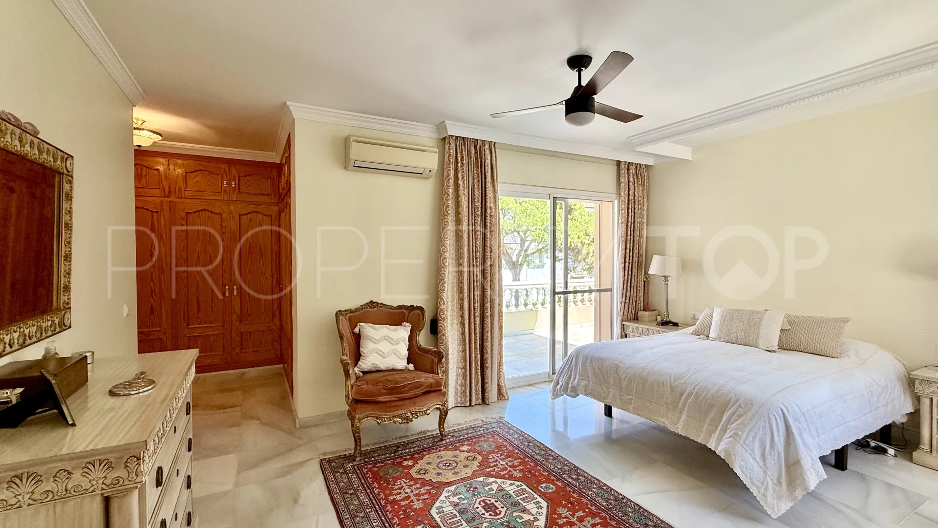 For sale villa with 5 bedrooms in El Presidente