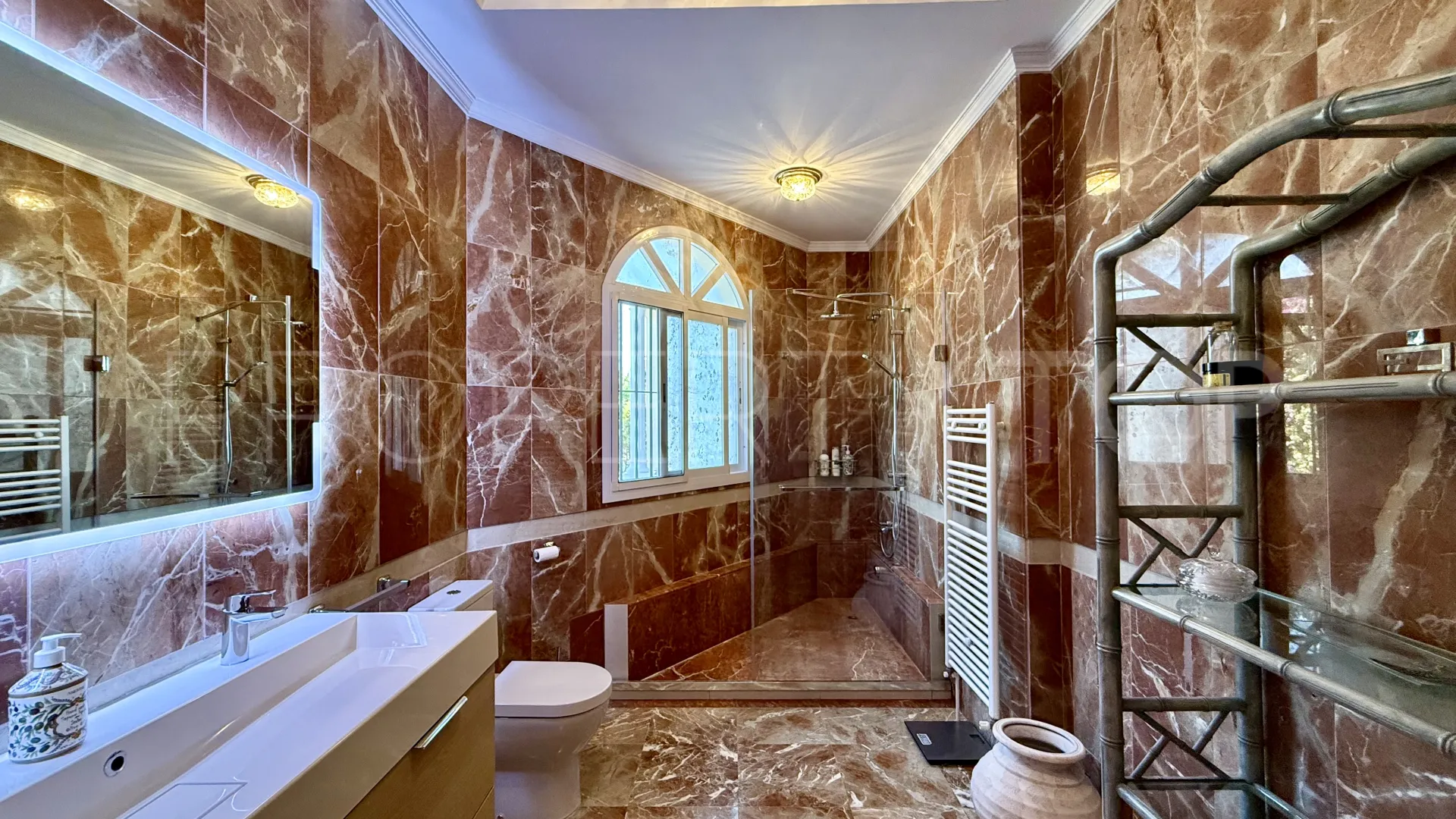 For sale villa with 5 bedrooms in El Presidente