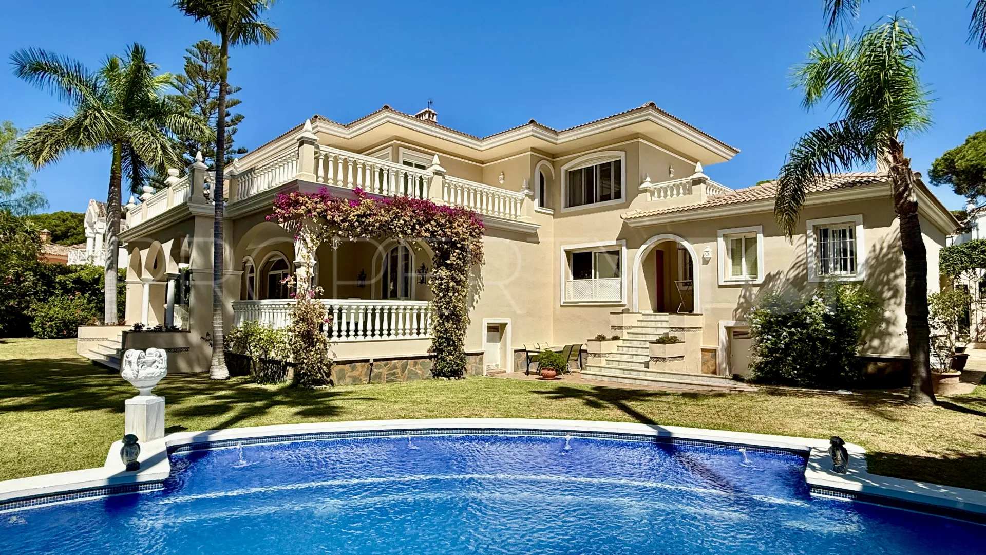 For sale villa with 5 bedrooms in El Presidente