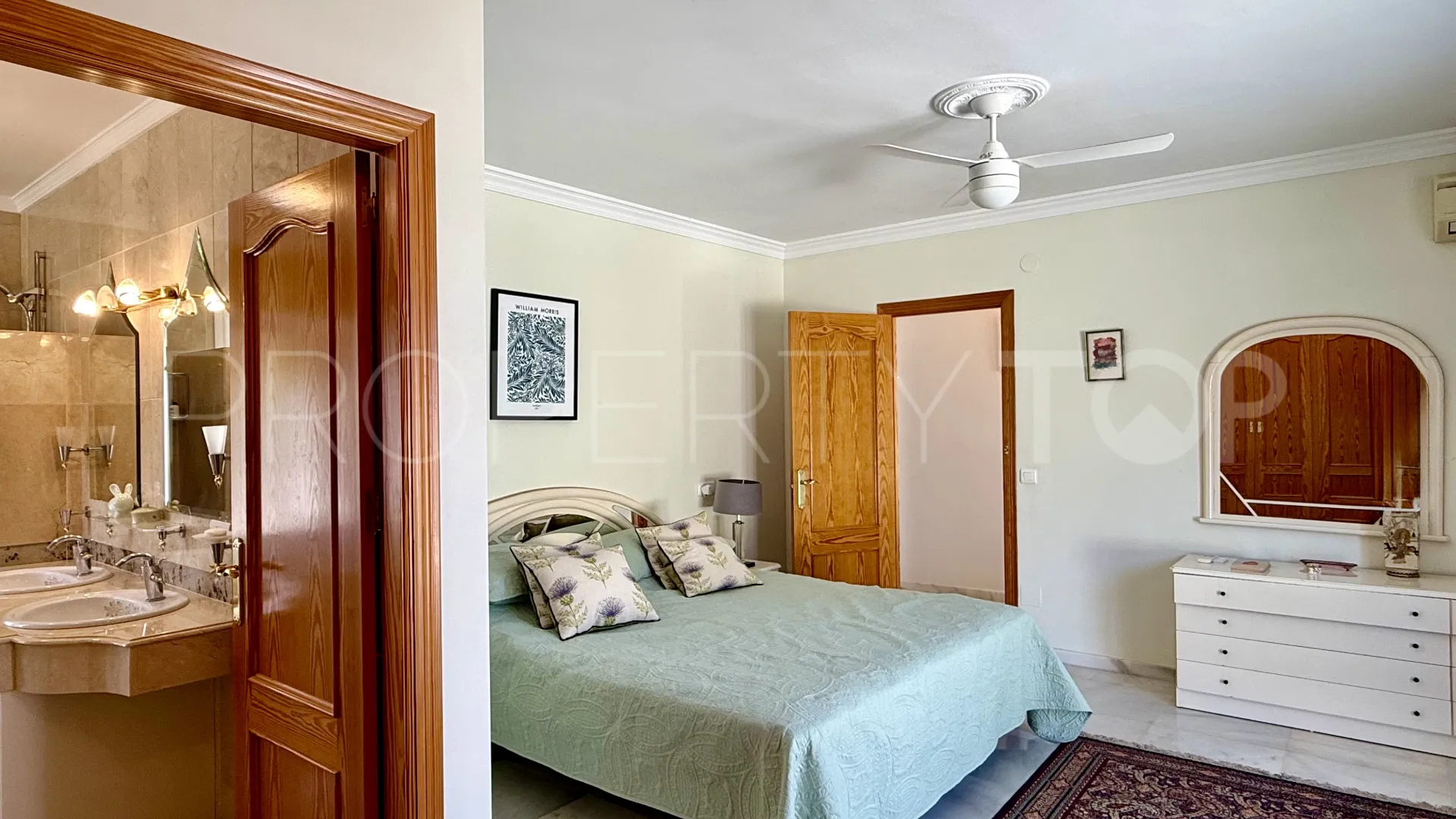 For sale villa with 5 bedrooms in El Presidente