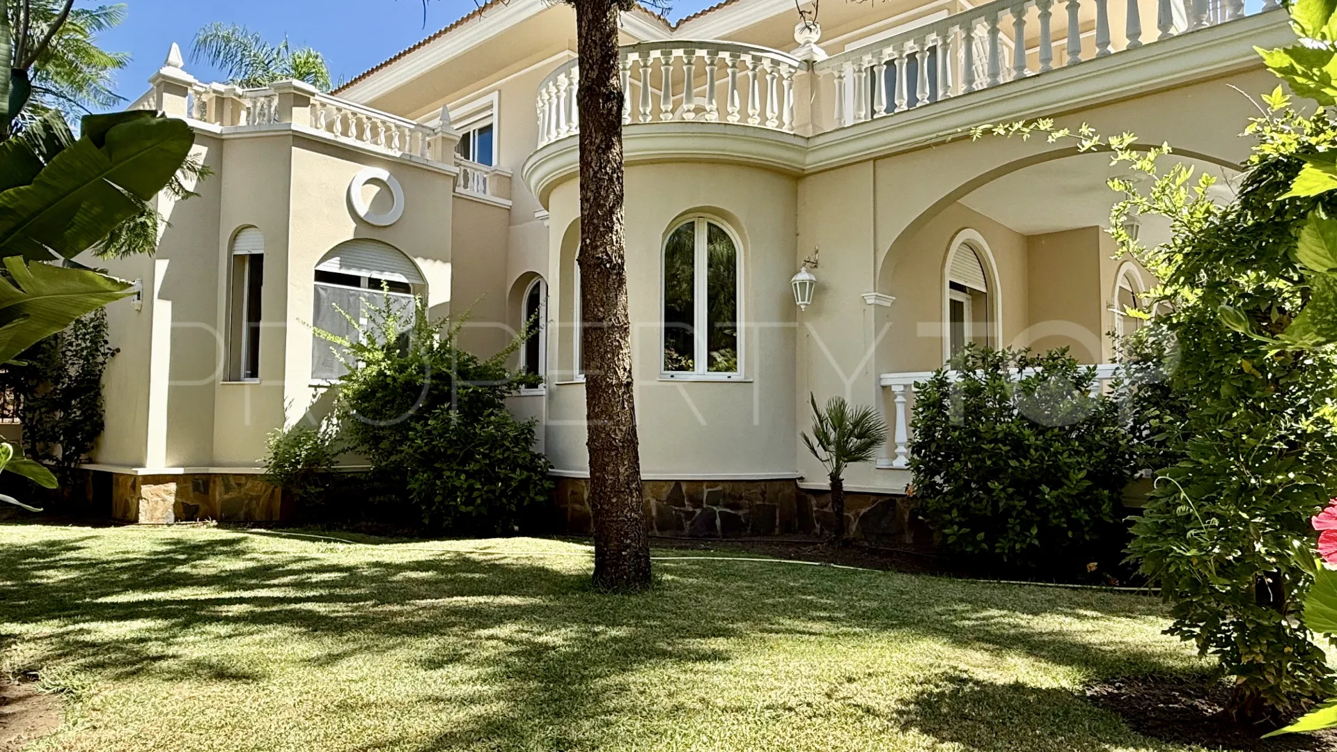 For sale villa with 5 bedrooms in El Presidente
