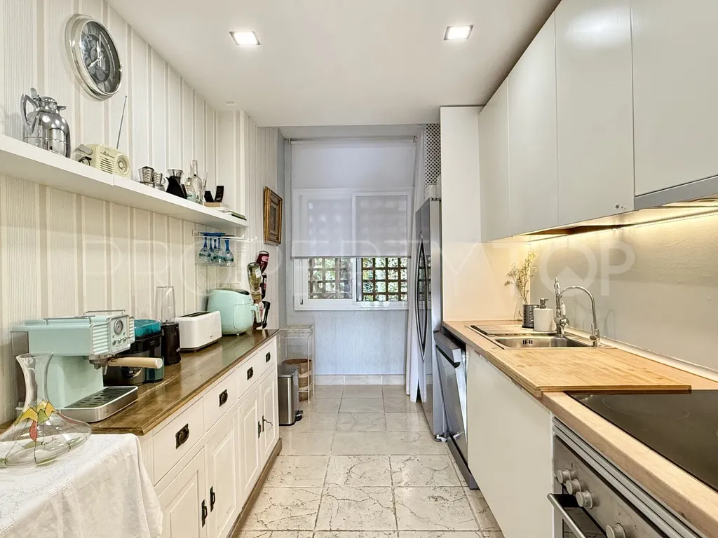 For sale ground floor apartment in Benatalaya with 2 bedrooms