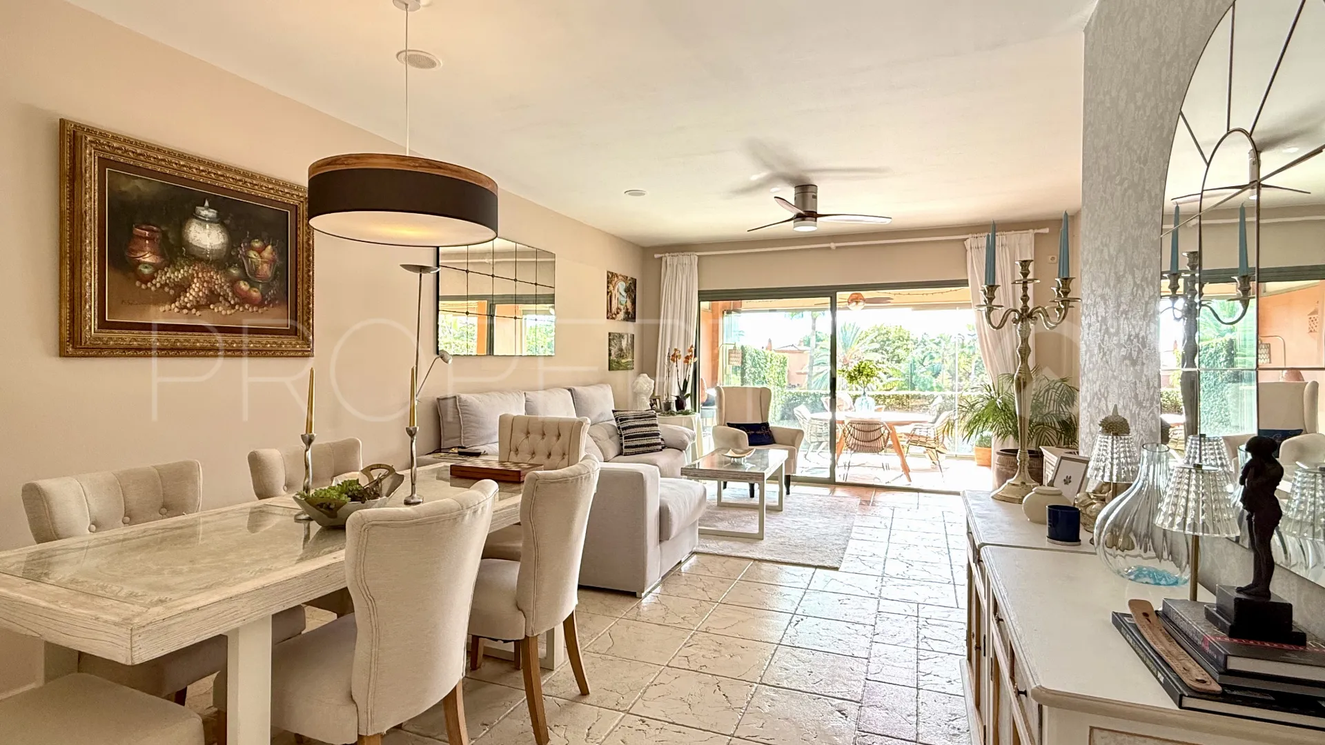 For sale ground floor apartment in Benatalaya with 2 bedrooms