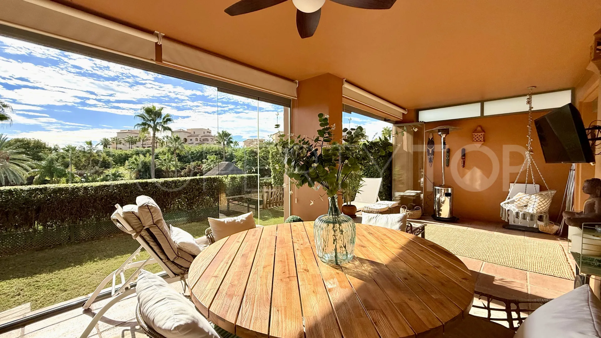 For sale ground floor apartment in Benatalaya with 2 bedrooms