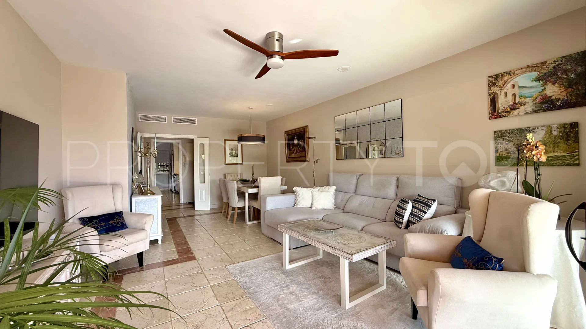 For sale ground floor apartment in Benatalaya with 2 bedrooms