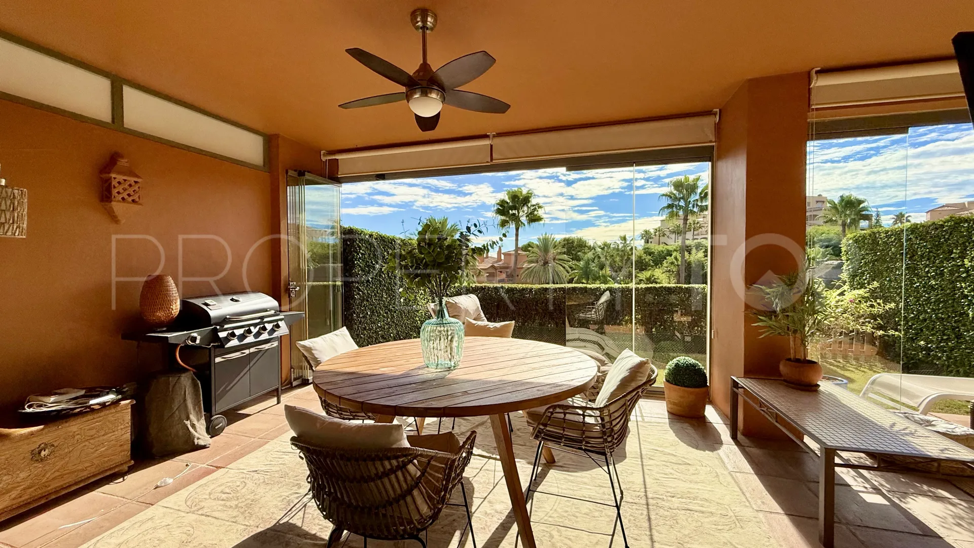 For sale ground floor apartment in Benatalaya with 2 bedrooms