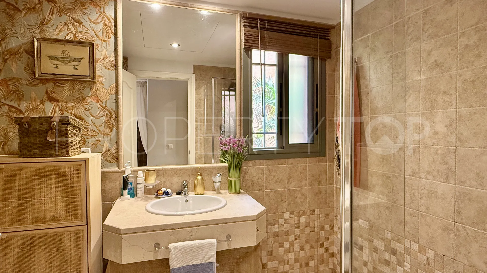 For sale ground floor apartment in Benatalaya with 2 bedrooms