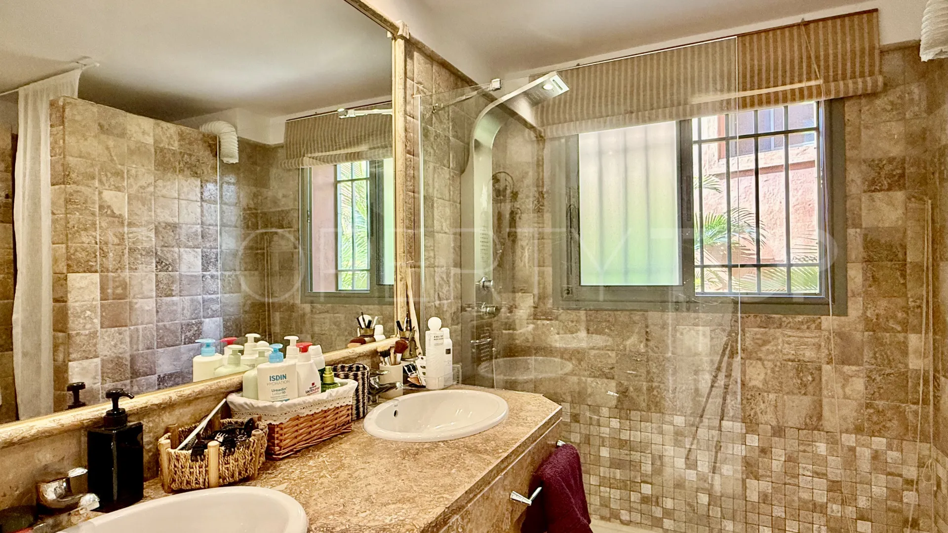 For sale ground floor apartment in Benatalaya with 2 bedrooms