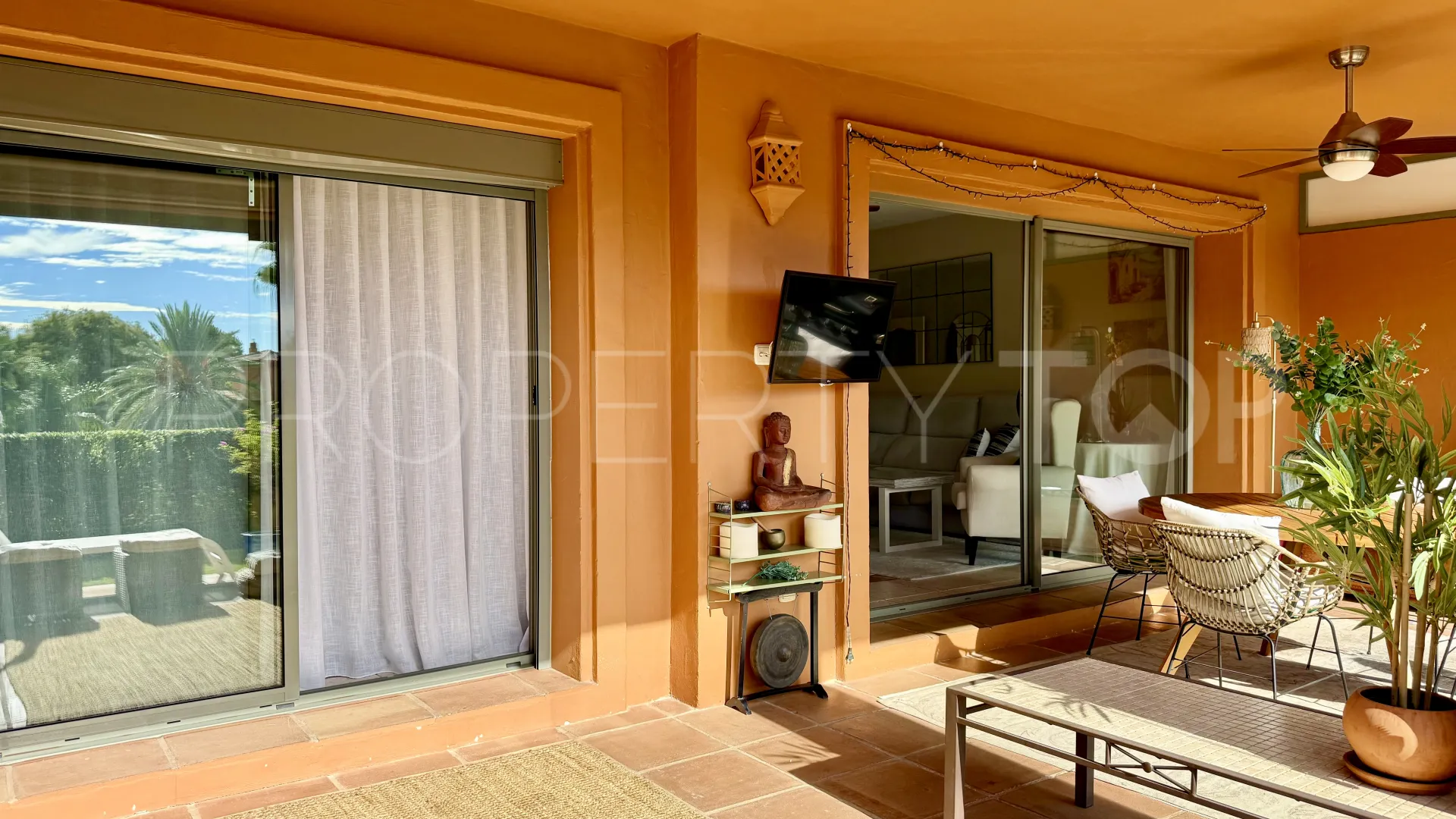For sale ground floor apartment in Benatalaya with 2 bedrooms
