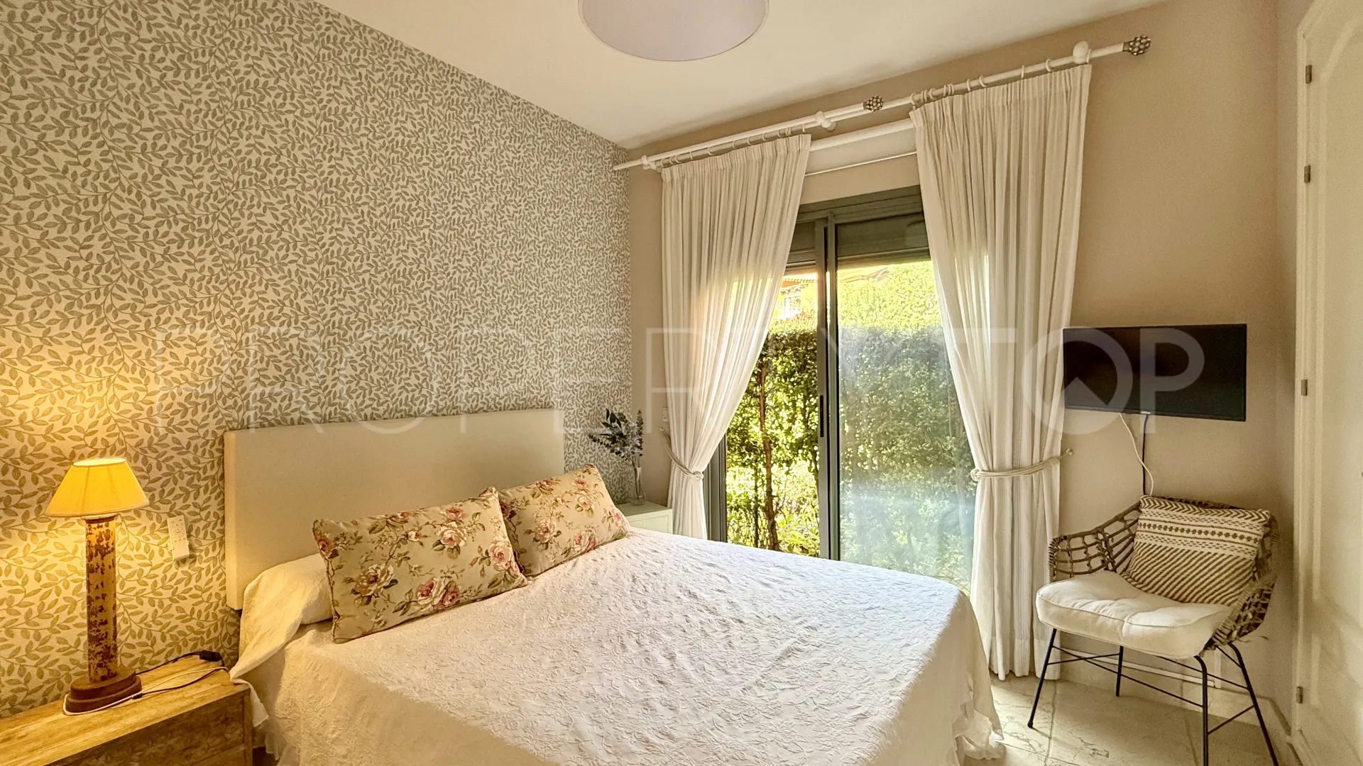 For sale ground floor apartment in Benatalaya with 2 bedrooms