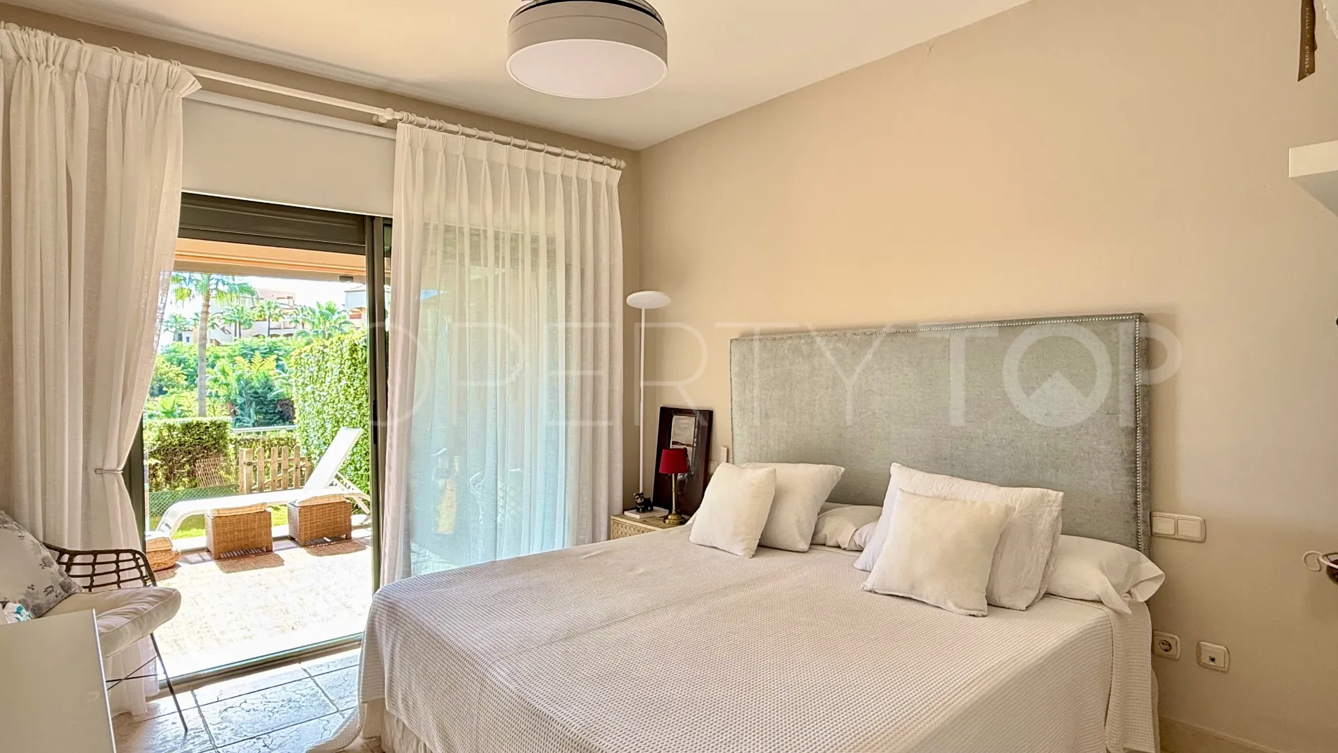 For sale ground floor apartment in Benatalaya with 2 bedrooms