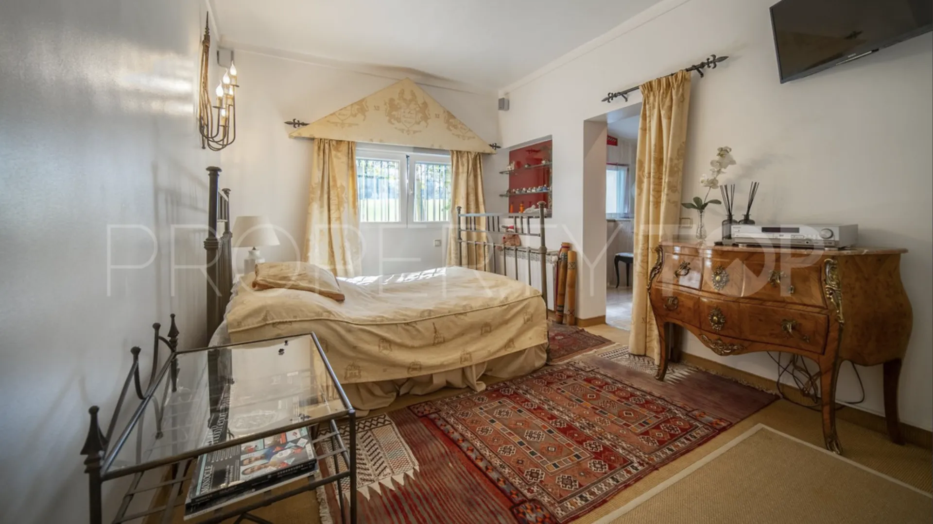 Villa for sale in Guadalmina Alta with 3 bedrooms