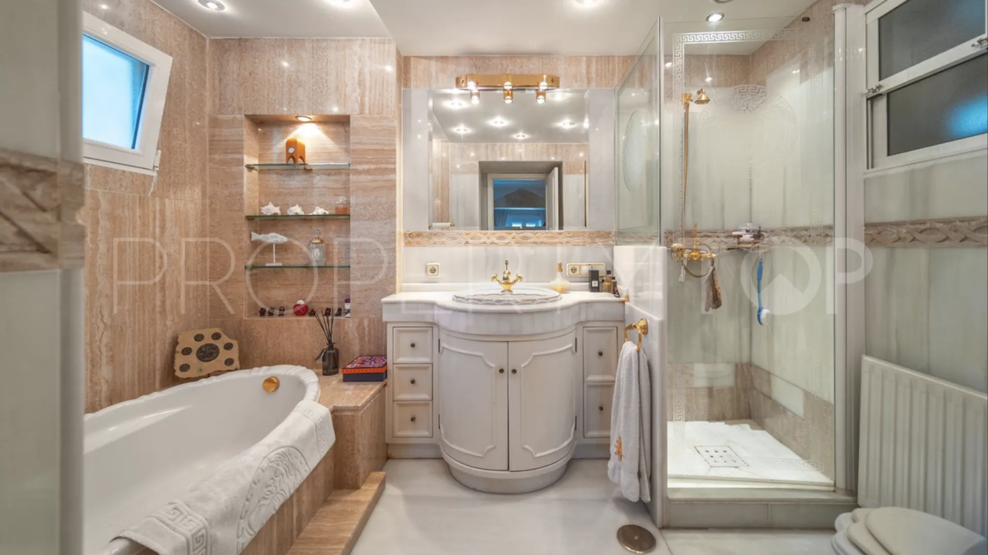 Villa for sale in Guadalmina Alta with 3 bedrooms