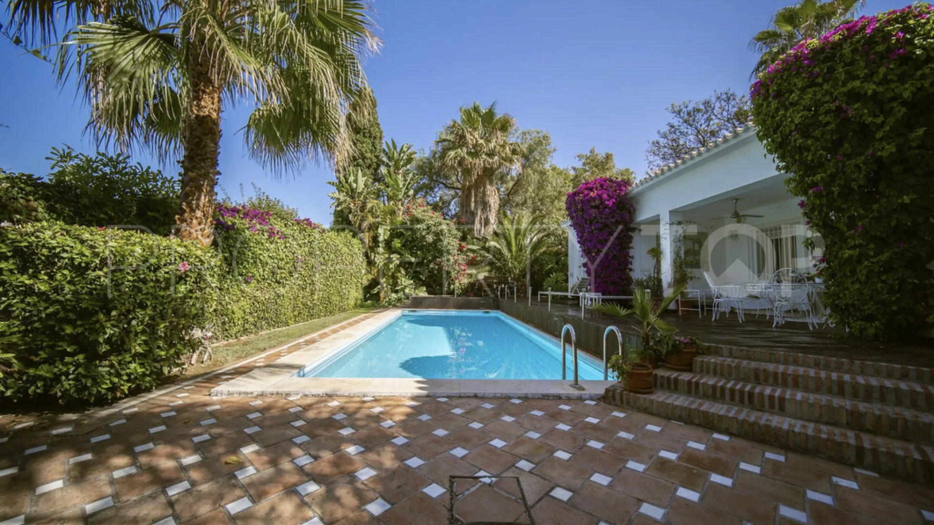 Villa for sale in Guadalmina Alta with 3 bedrooms