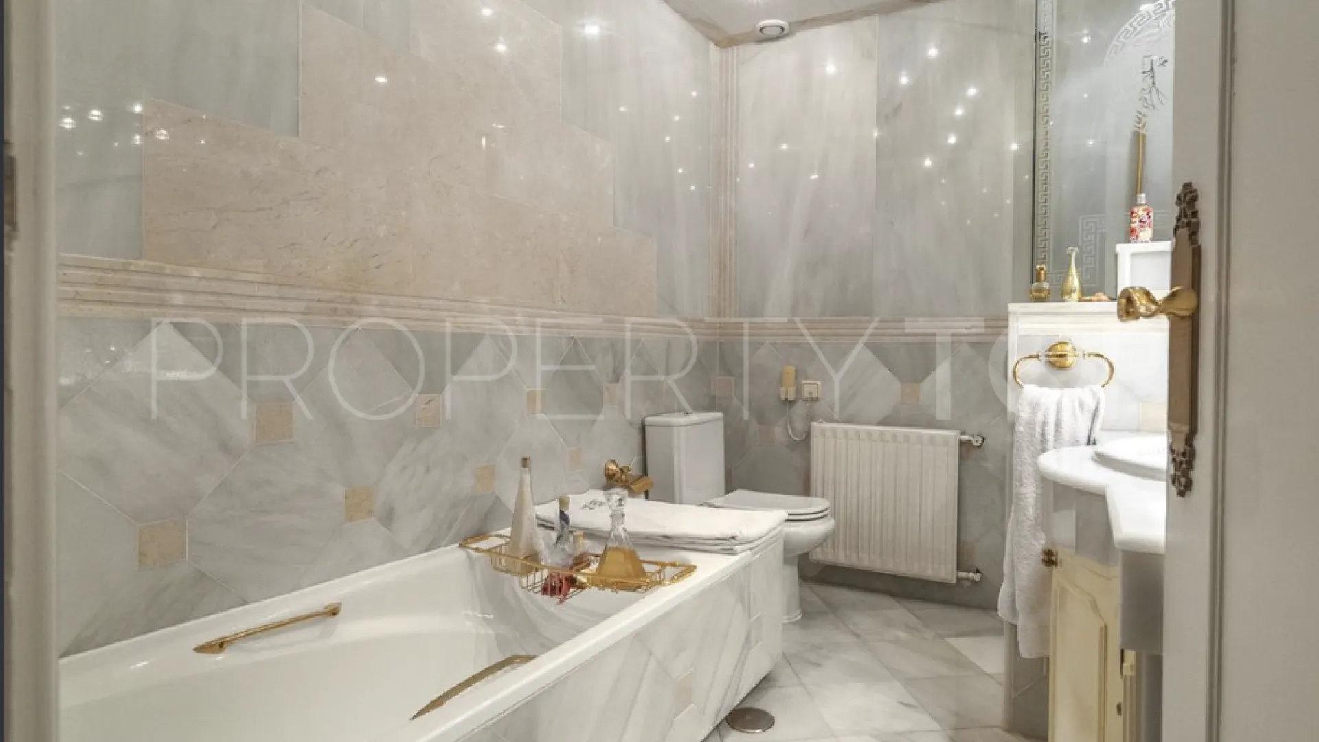 Villa for sale in Guadalmina Alta with 3 bedrooms
