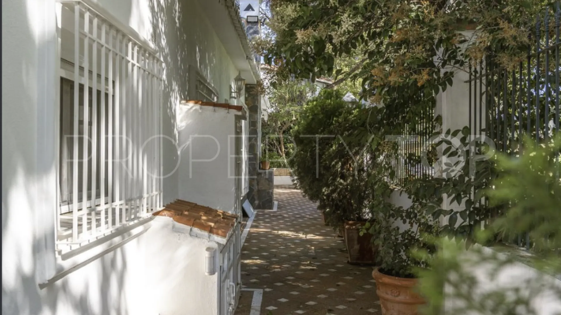 Villa for sale in Guadalmina Alta with 3 bedrooms
