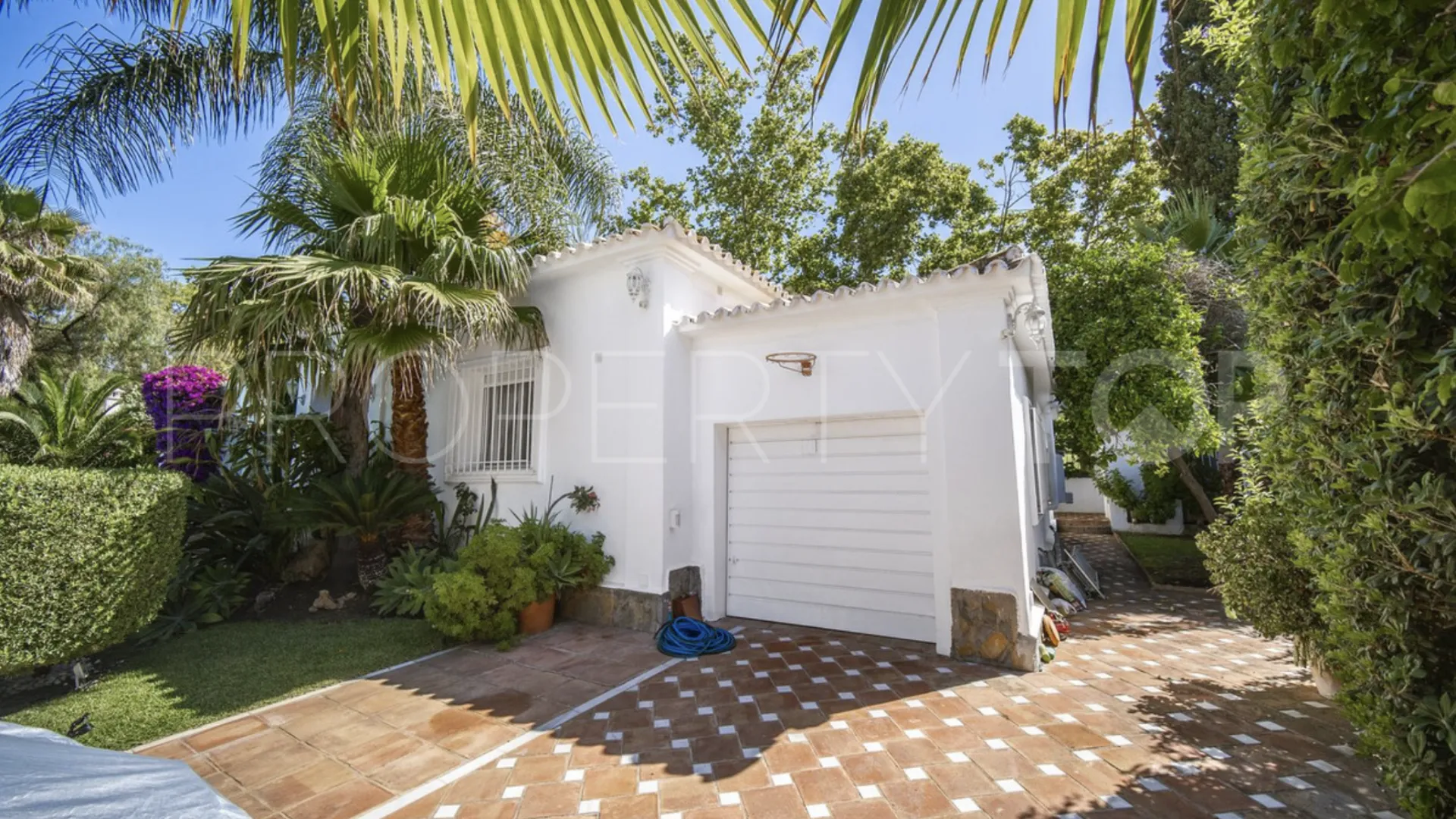 Villa for sale in Guadalmina Alta with 3 bedrooms