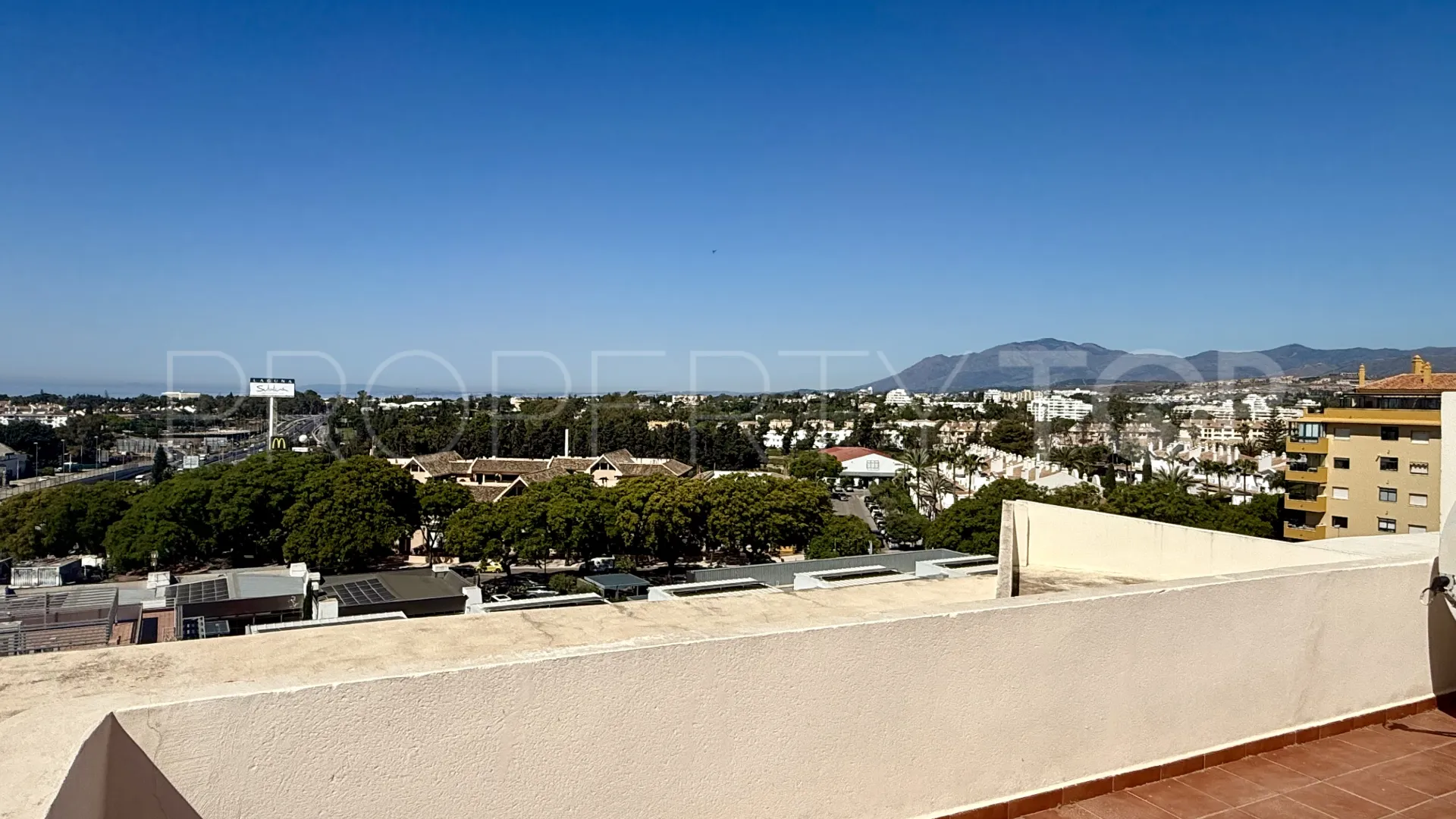 Duplex penthouse for sale in San Pedro de Alcantara with 3 bedrooms