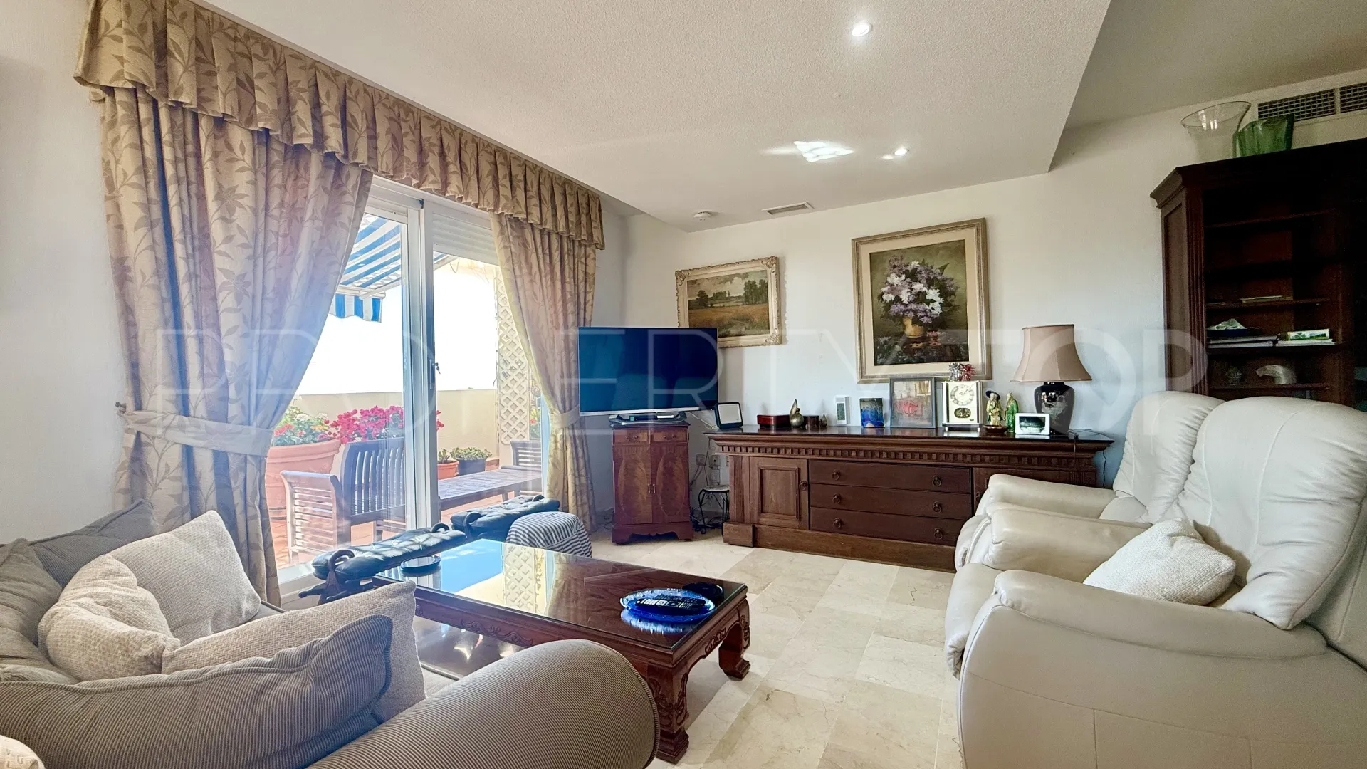 Duplex penthouse for sale in San Pedro de Alcantara with 3 bedrooms