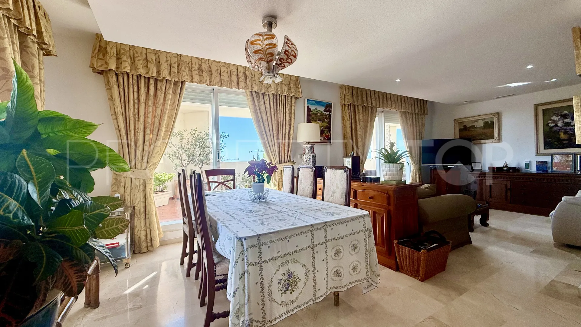 Duplex penthouse for sale in San Pedro de Alcantara with 3 bedrooms