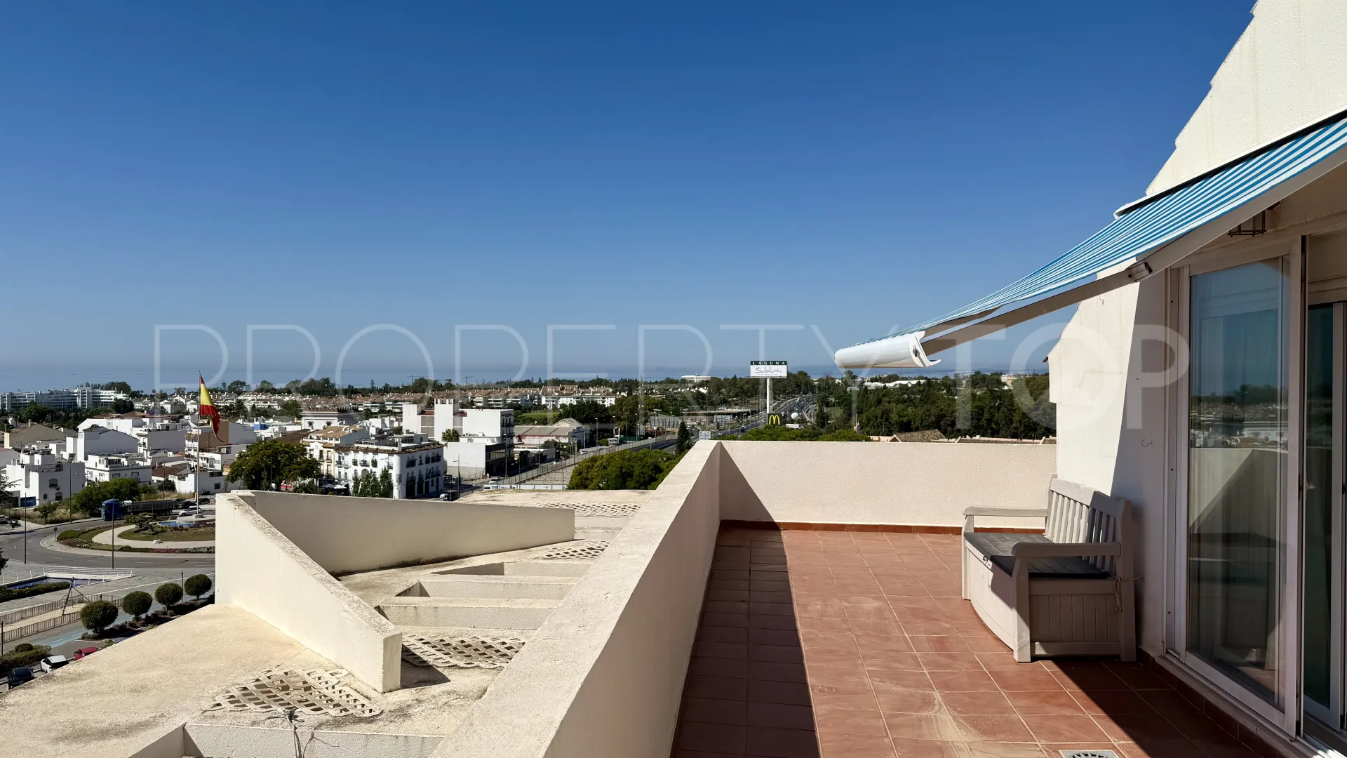 Duplex penthouse for sale in San Pedro de Alcantara with 3 bedrooms