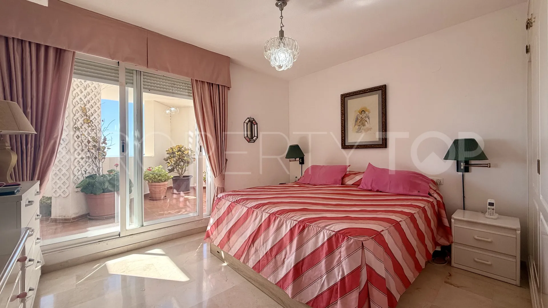 Duplex penthouse for sale in San Pedro de Alcantara with 3 bedrooms