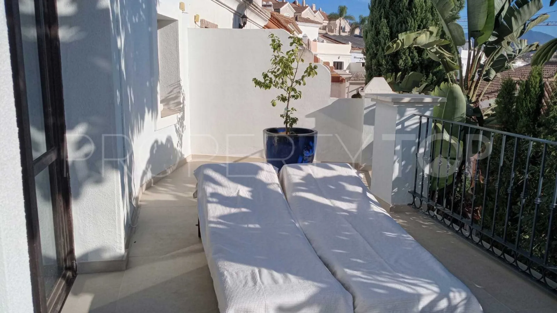 For sale Montevideo Hills town house