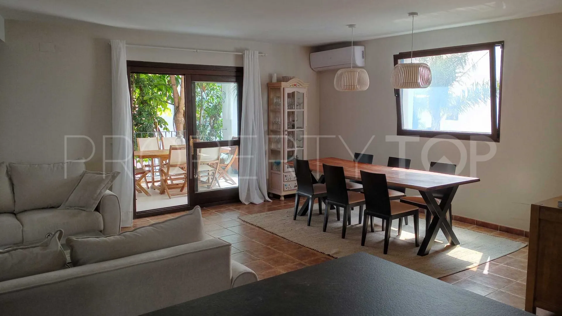 For sale Montevideo Hills town house