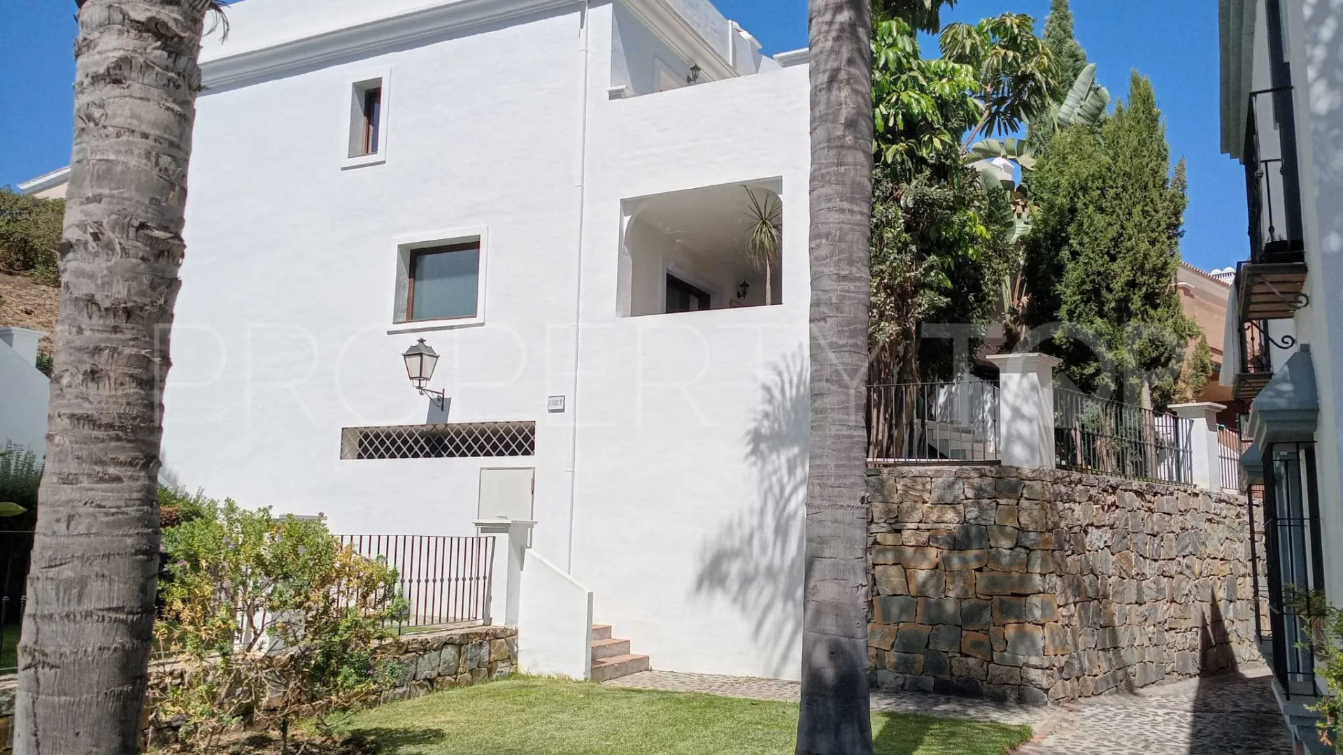 For sale Montevideo Hills town house