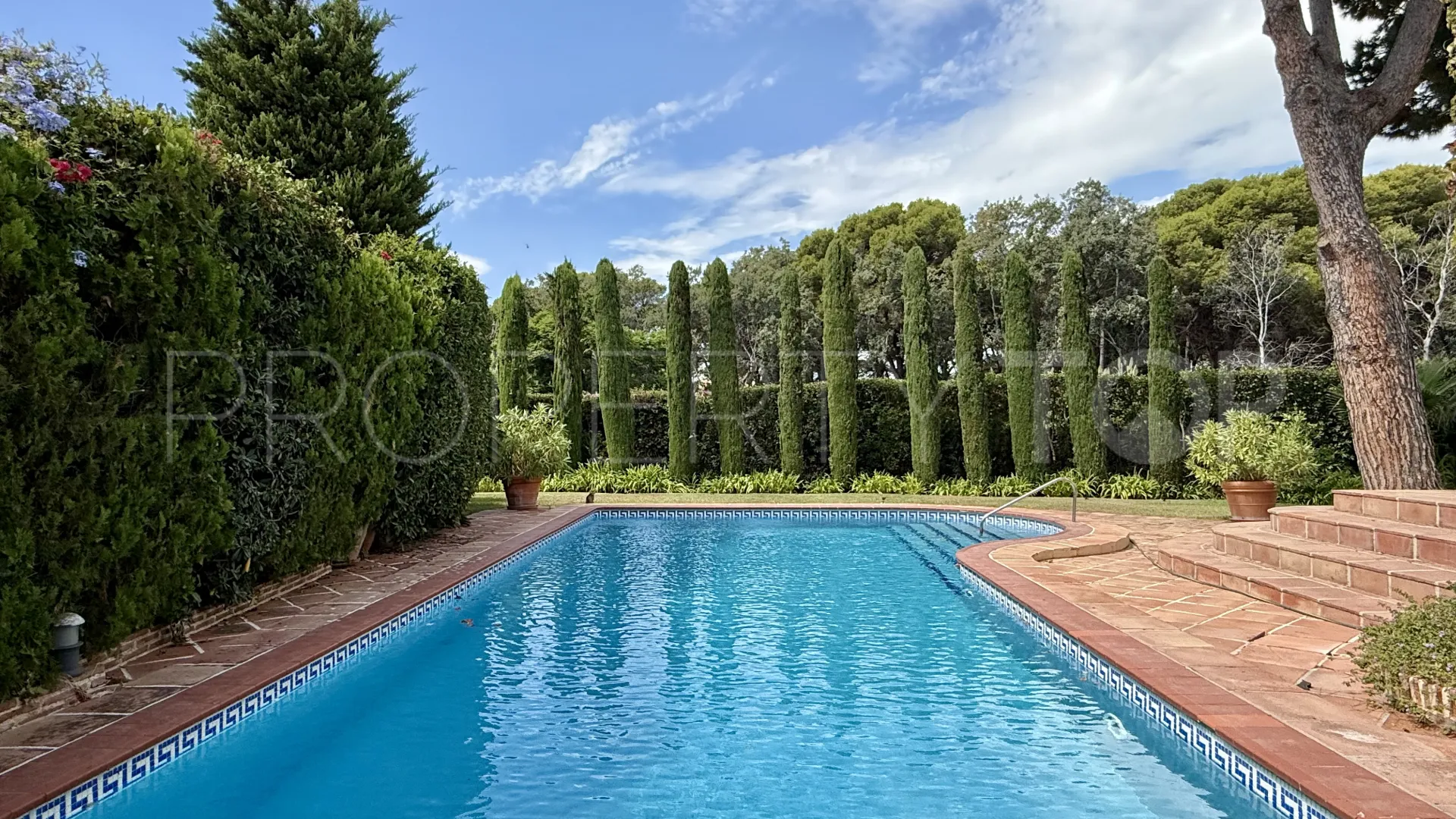 Villa en venta con 6 dormitorios en Benamara