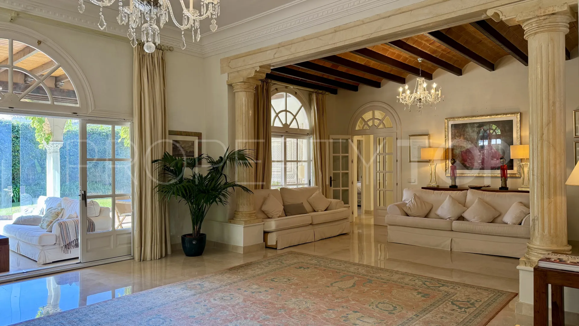 Villa en venta con 6 dormitorios en Benamara
