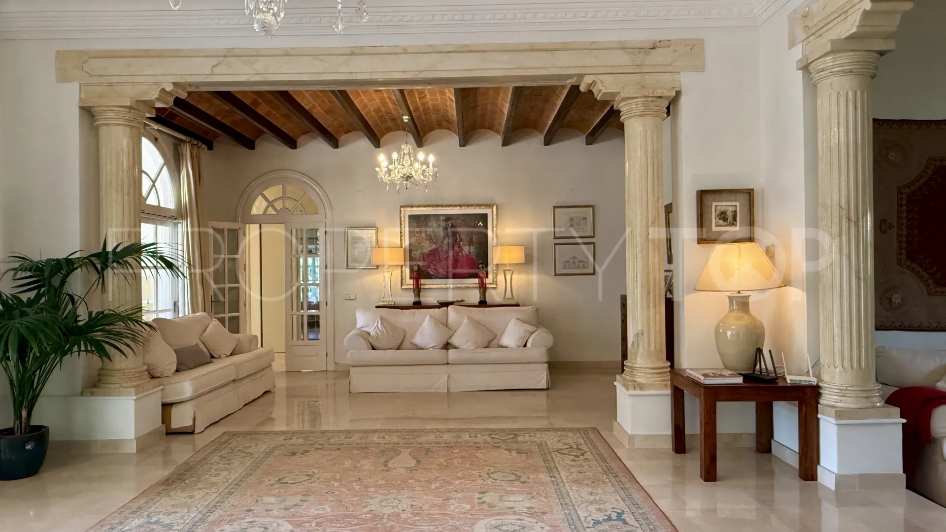 Villa en venta con 6 dormitorios en Benamara