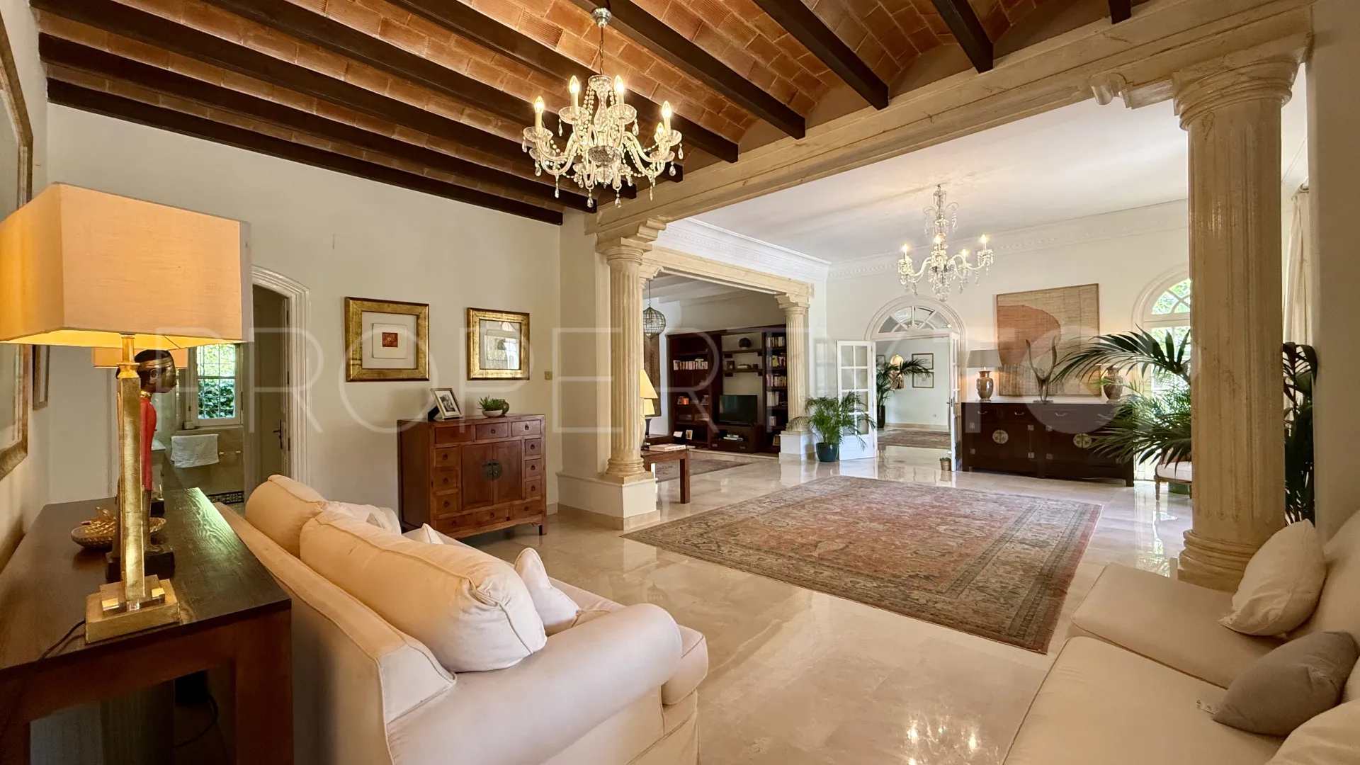 Villa en venta con 6 dormitorios en Benamara