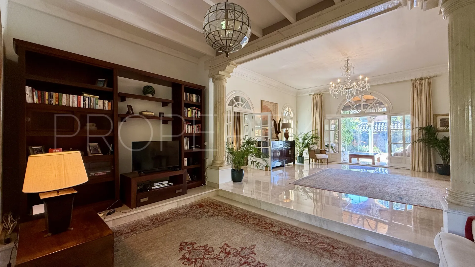 Villa en venta con 6 dormitorios en Benamara