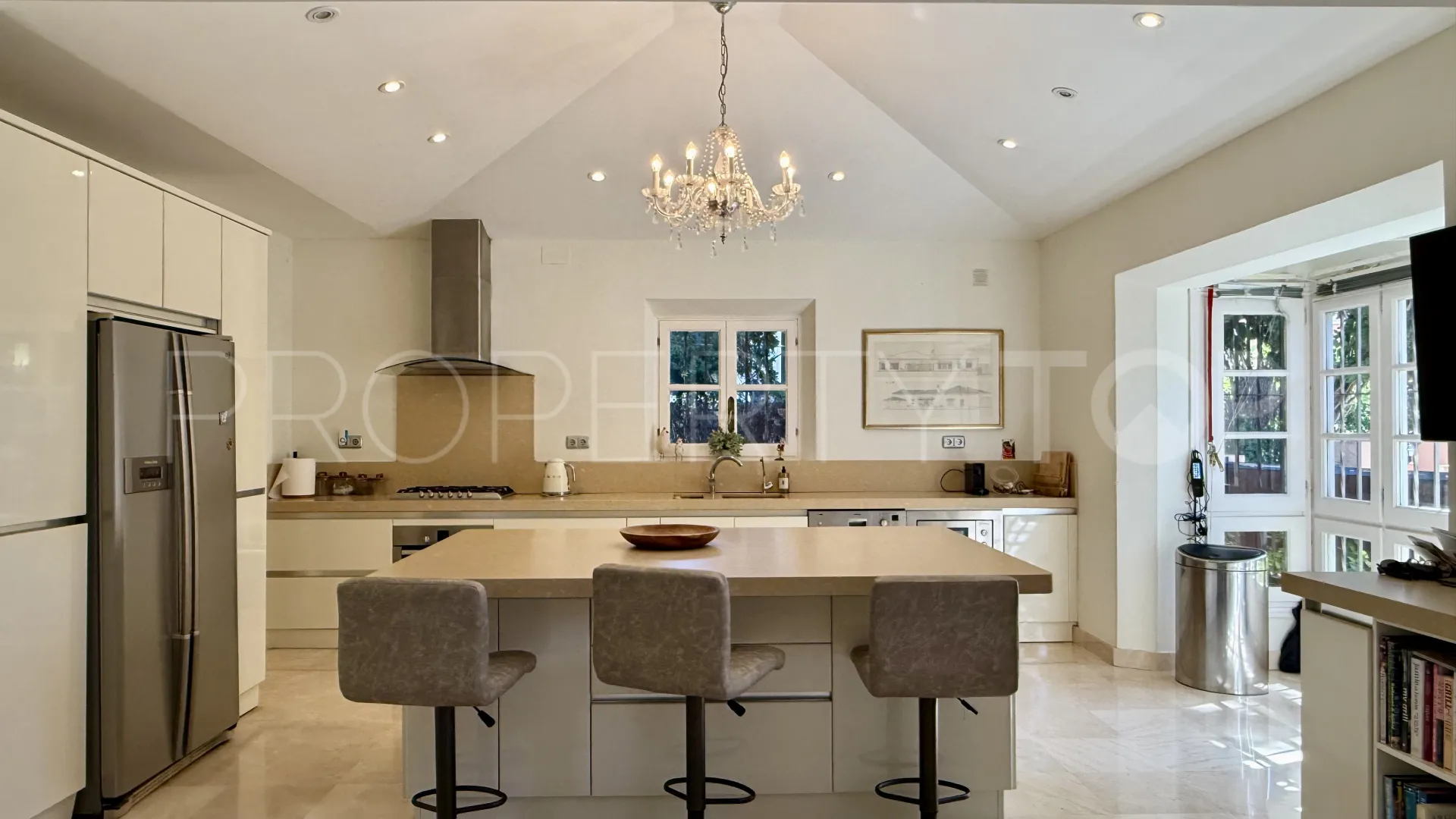 Villa en venta con 6 dormitorios en Benamara