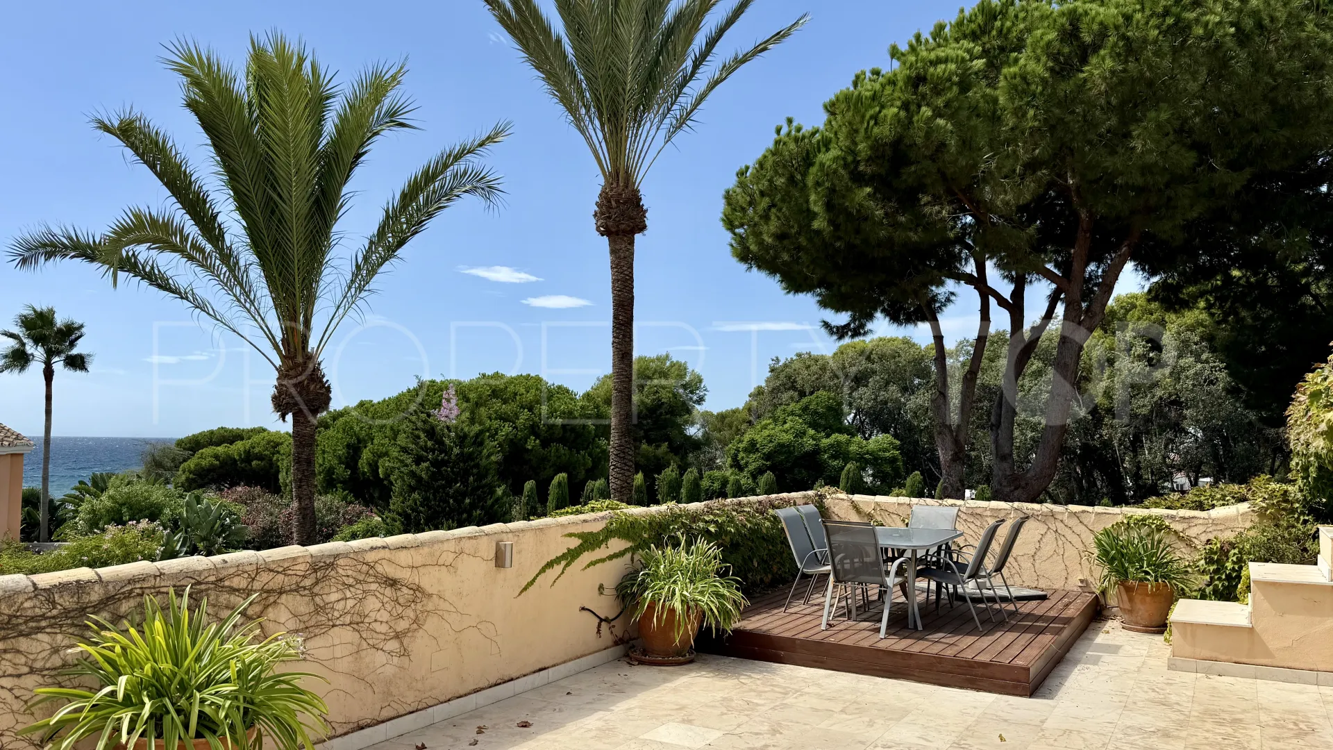 Villa en venta con 6 dormitorios en Benamara