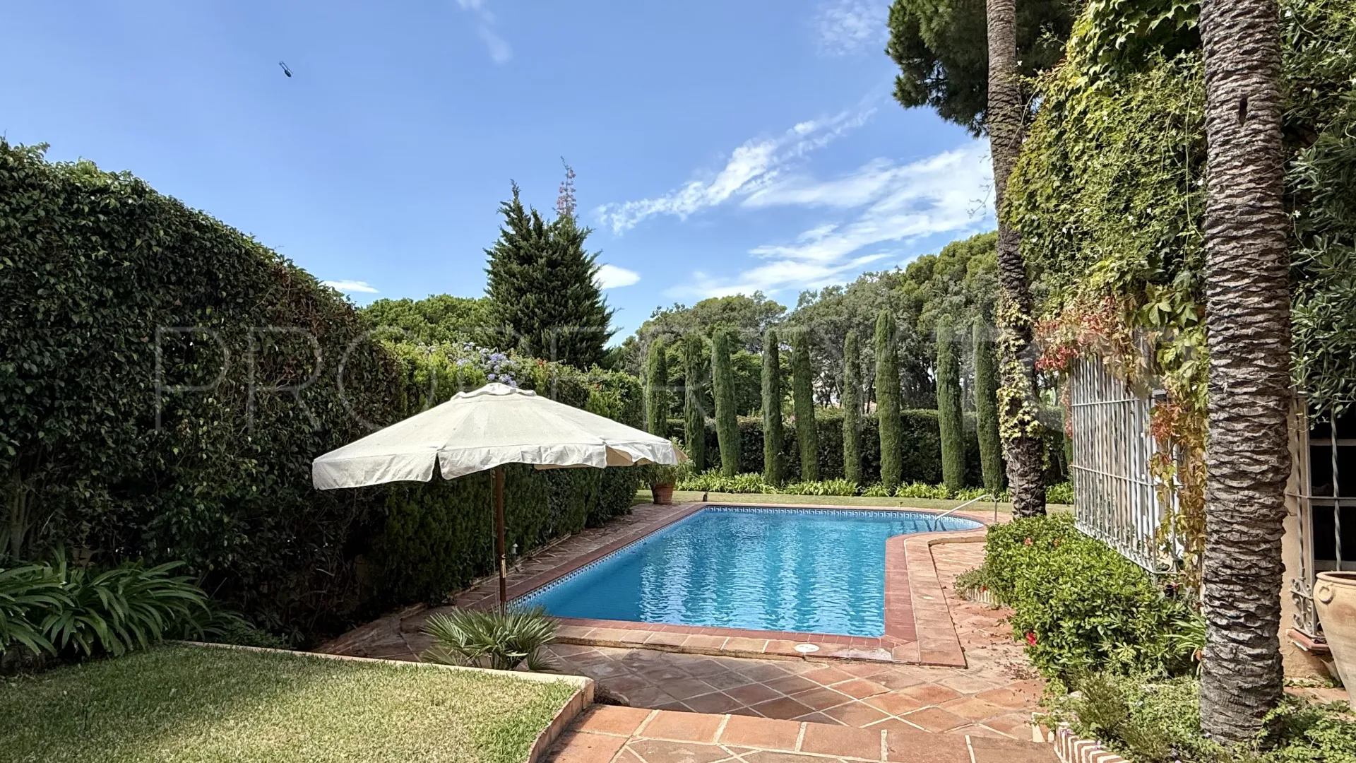 Villa en venta con 6 dormitorios en Benamara