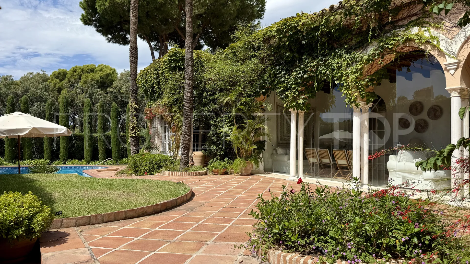 Villa en venta con 6 dormitorios en Benamara