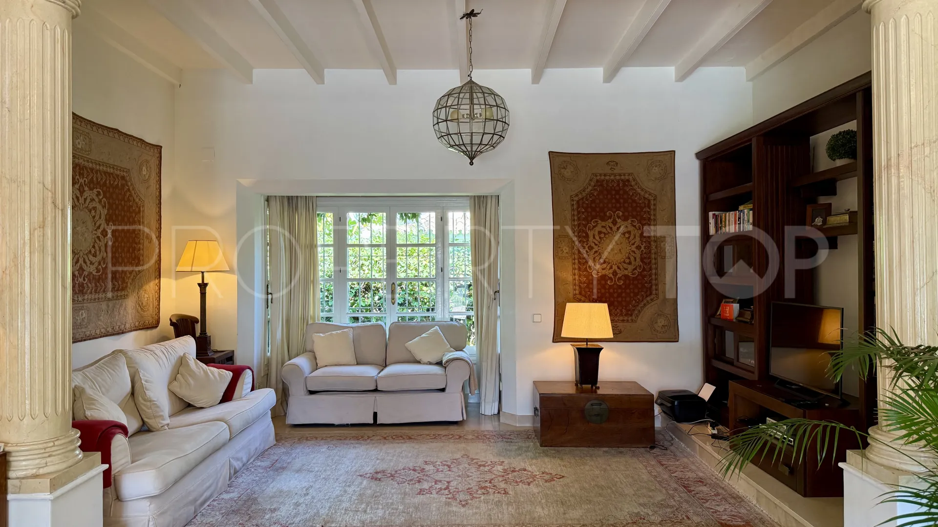 Villa en venta con 6 dormitorios en Benamara