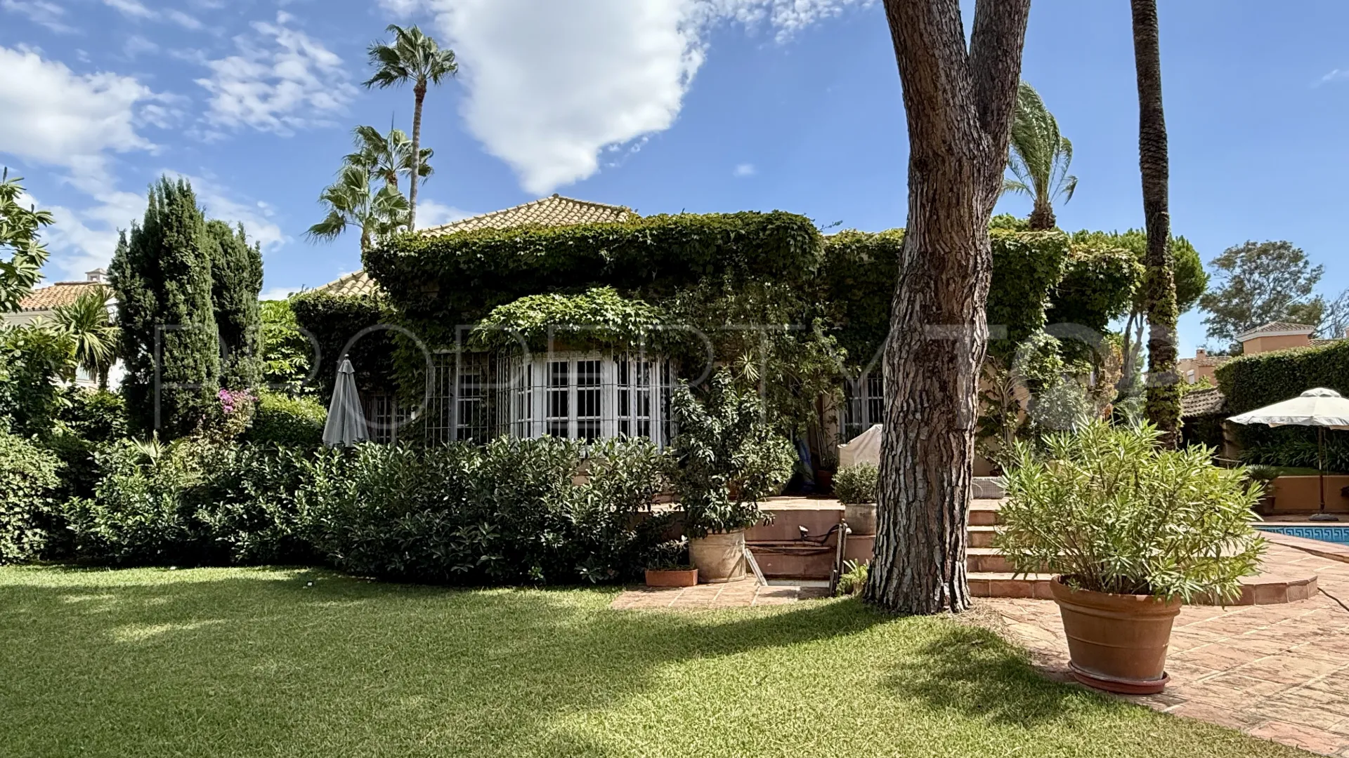 Villa en venta con 6 dormitorios en Benamara