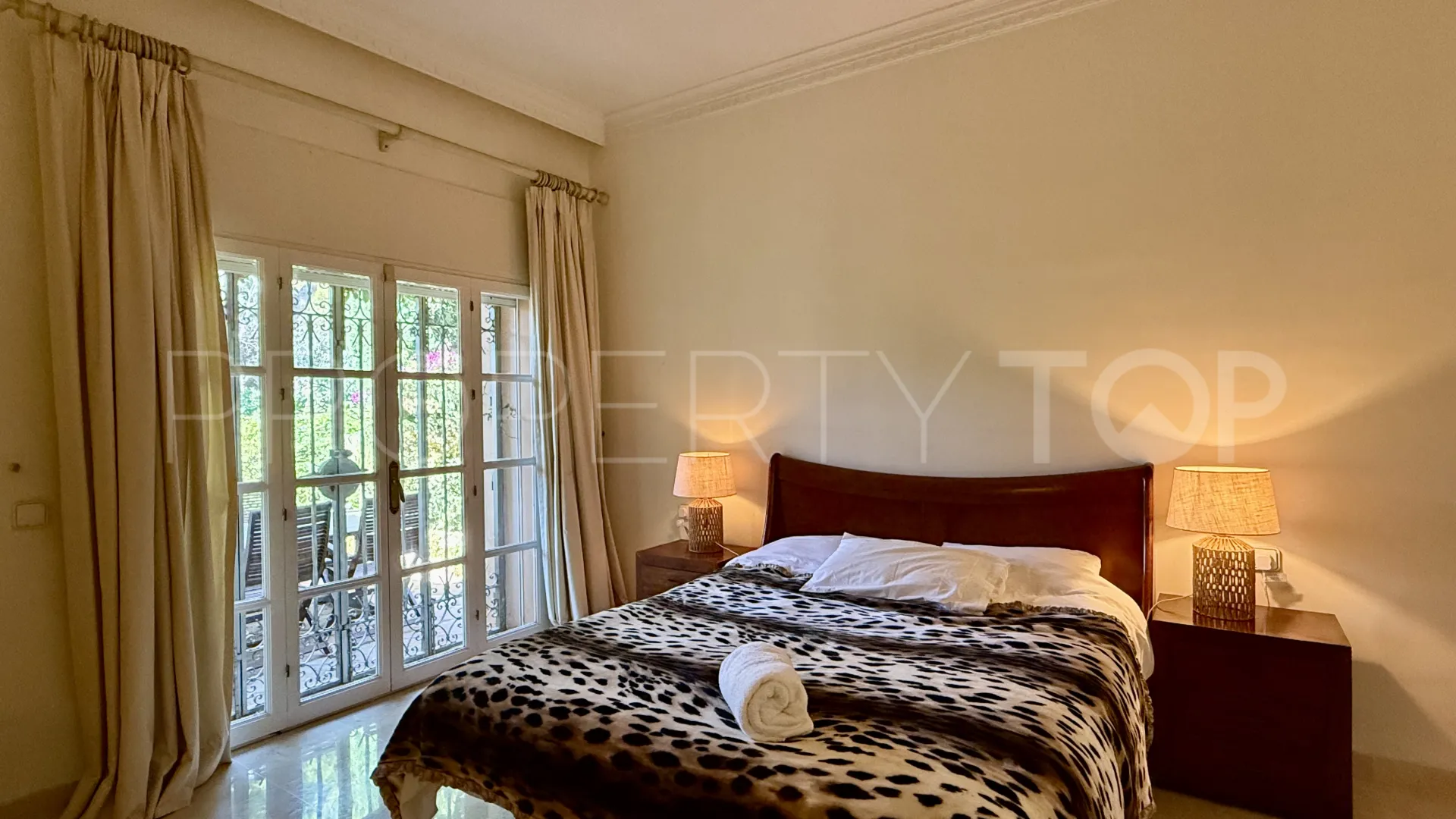 Villa en venta con 6 dormitorios en Benamara