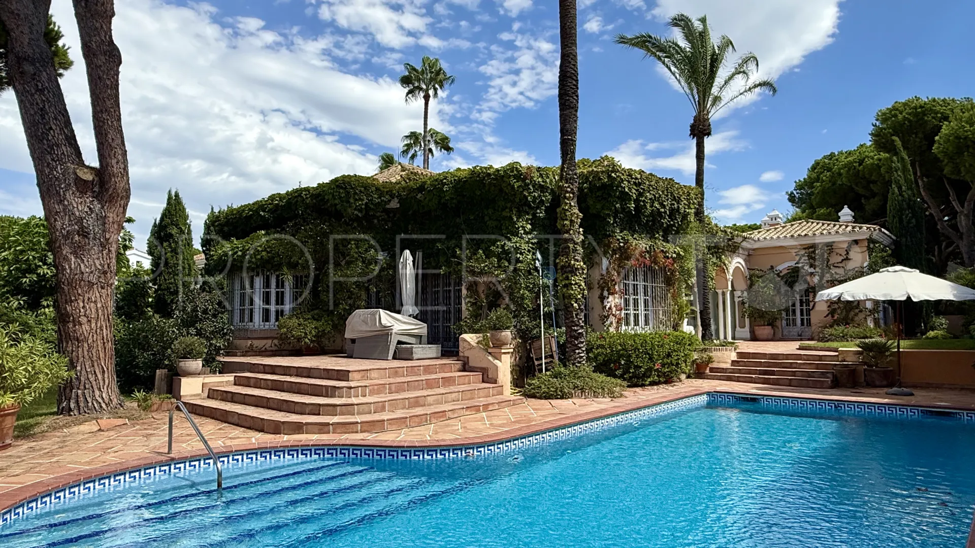 Villa en venta con 6 dormitorios en Benamara