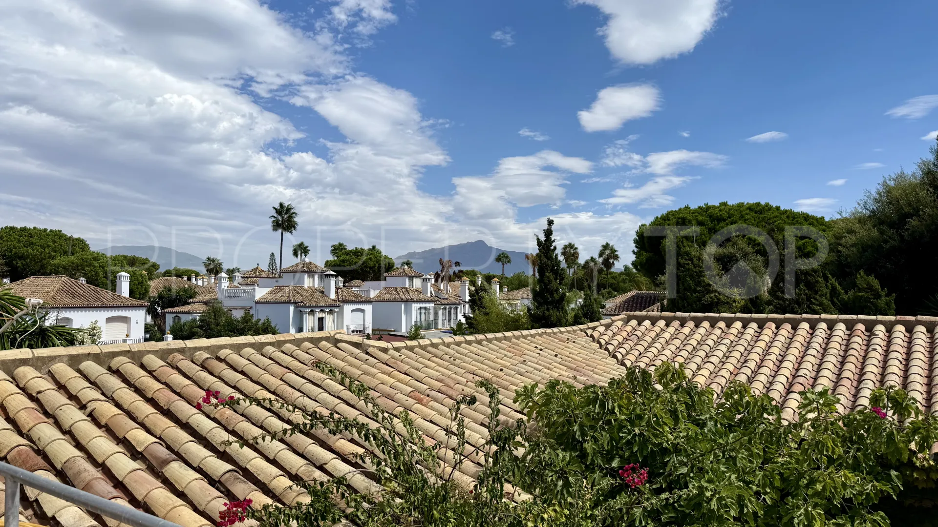 Villa en venta con 6 dormitorios en Benamara