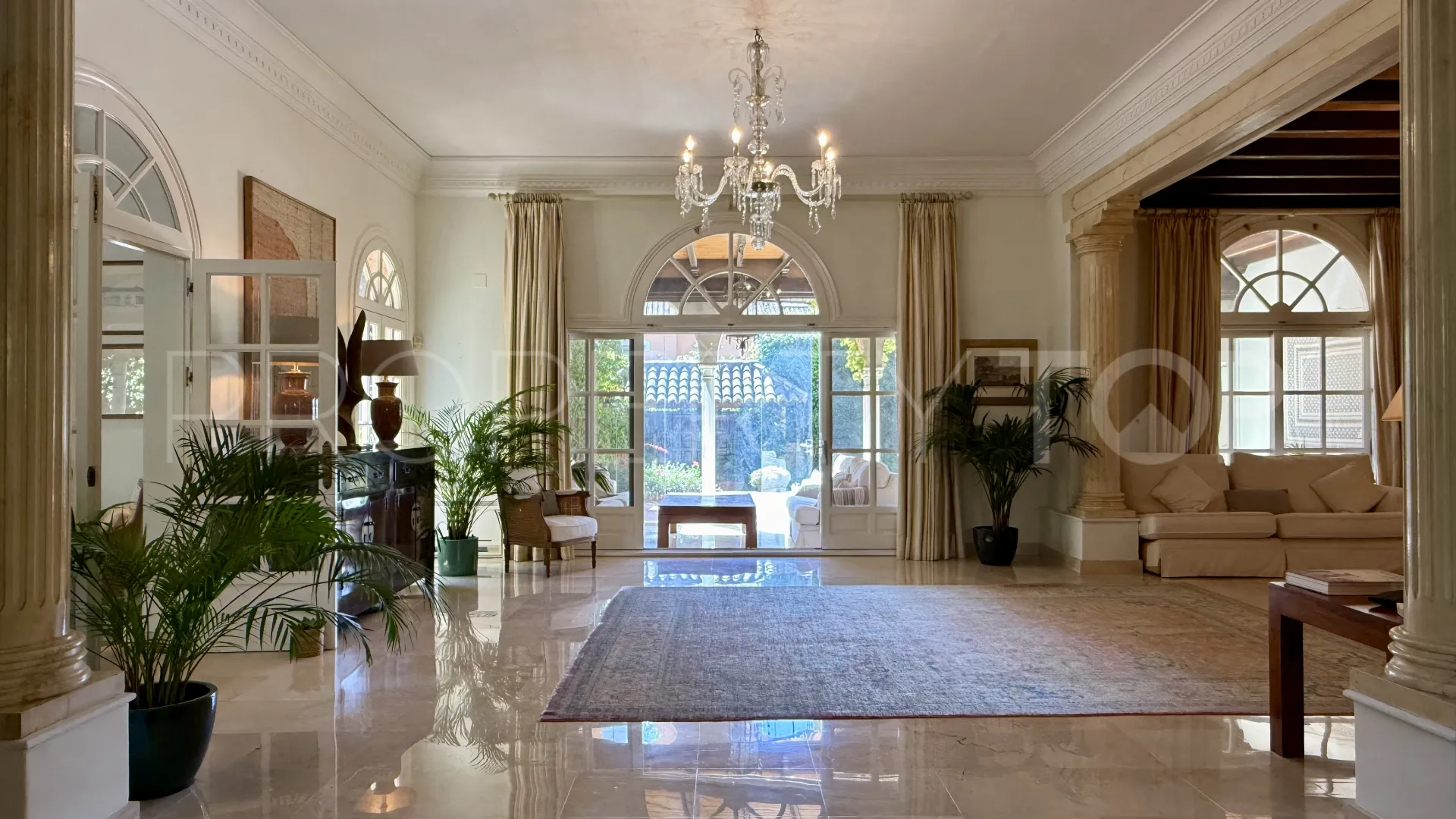 Villa en venta con 6 dormitorios en Benamara