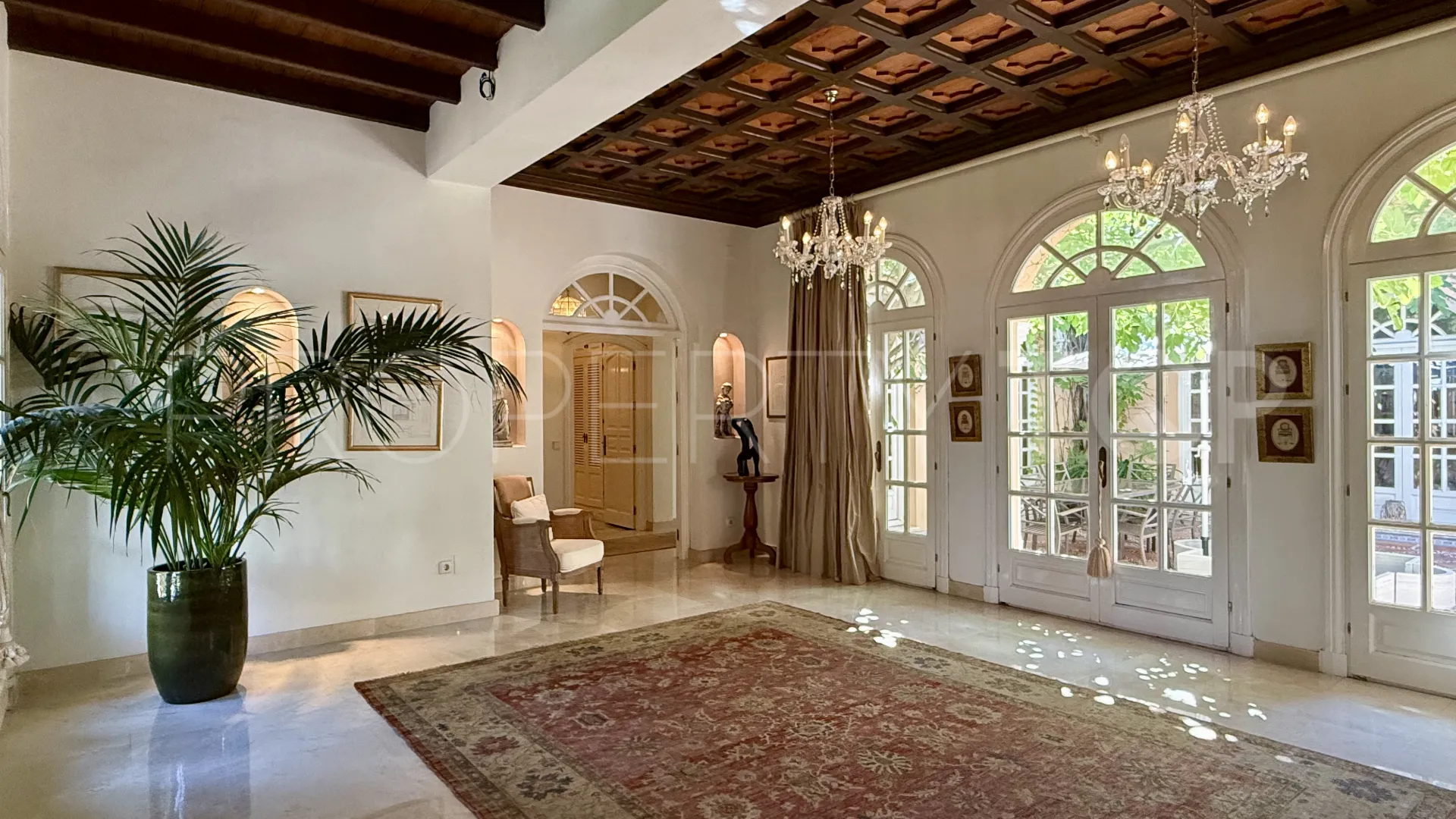 Villa en venta con 6 dormitorios en Benamara